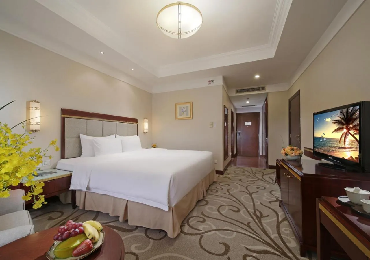 Photo of the whole room, Bed in City Hotel Xiamen-Free Welcome Fruits