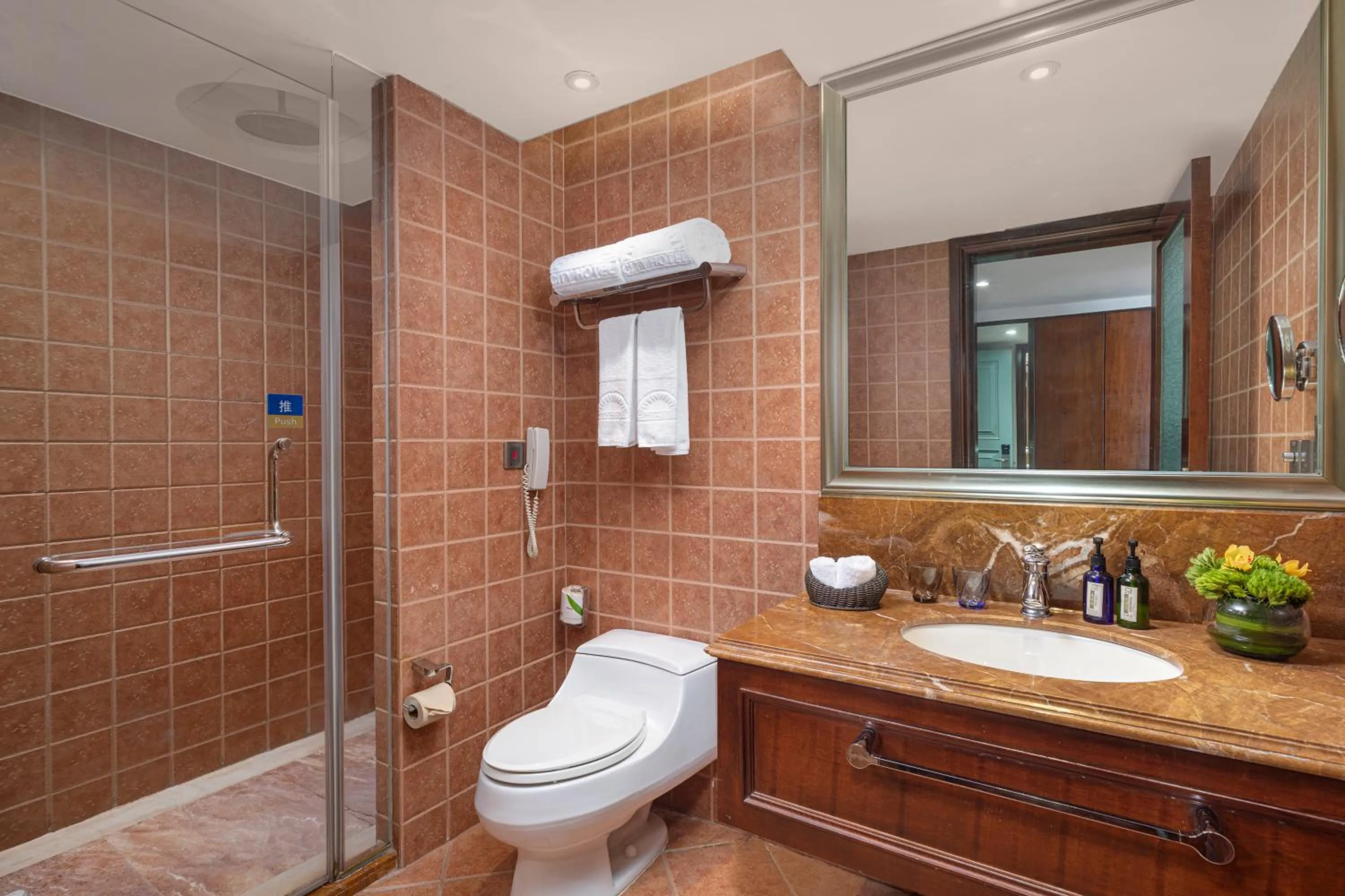 Toilet in City Hotel Xiamen-Free Welcome Fruits