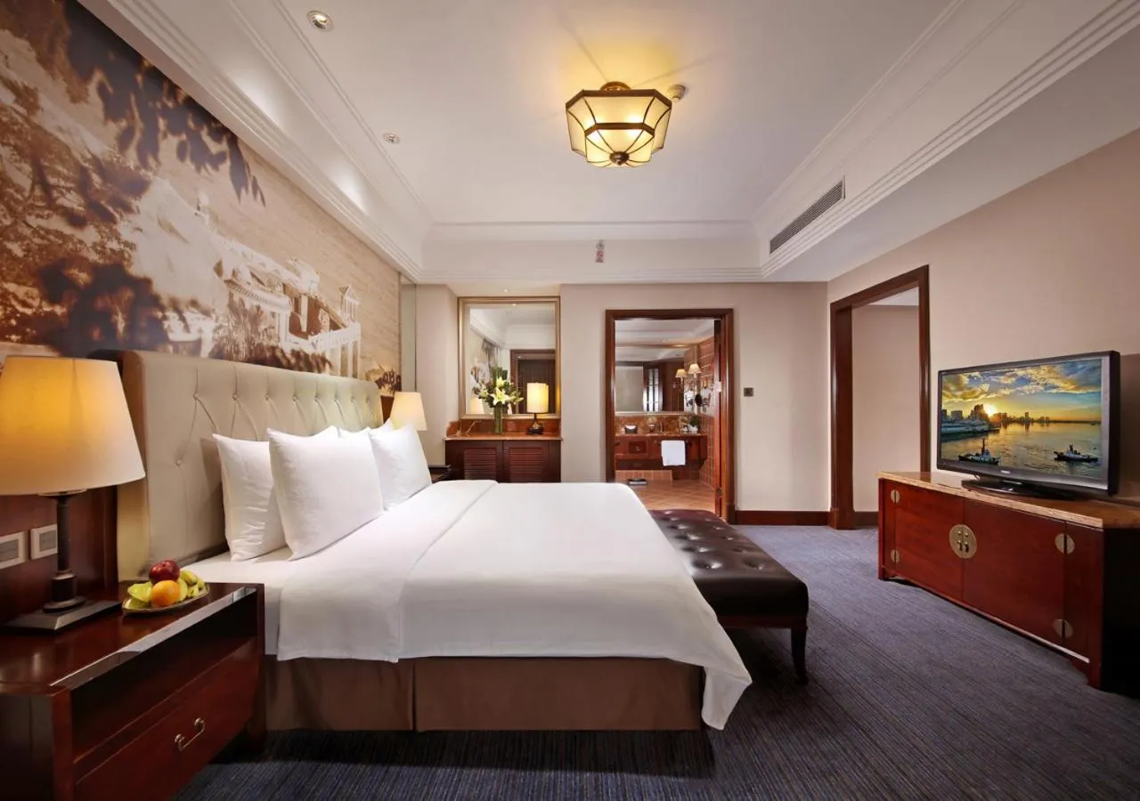 Photo of the whole room, Bed in City Hotel Xiamen-Free Welcome Fruits