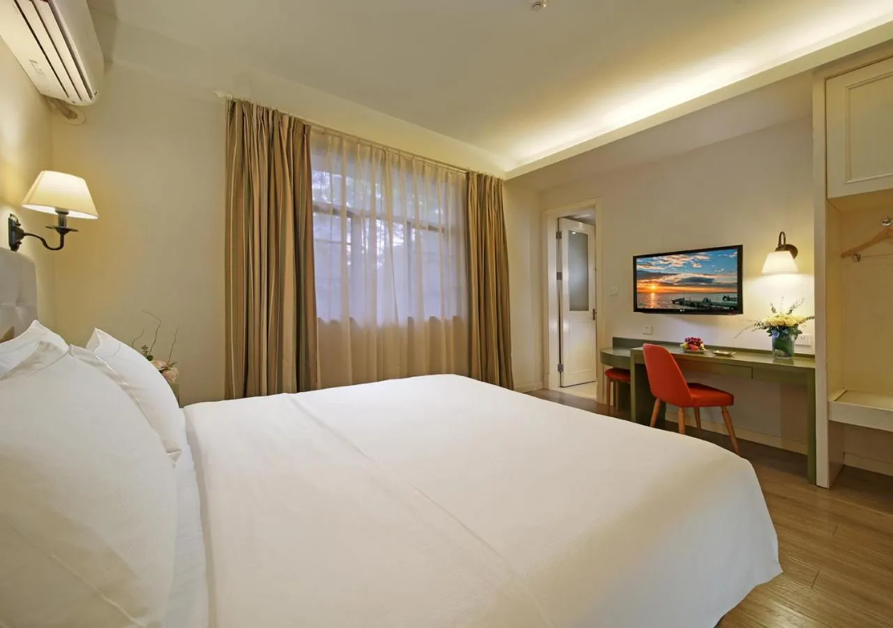 Bedroom, Bed in City Hotel Xiamen-Free Welcome Fruits