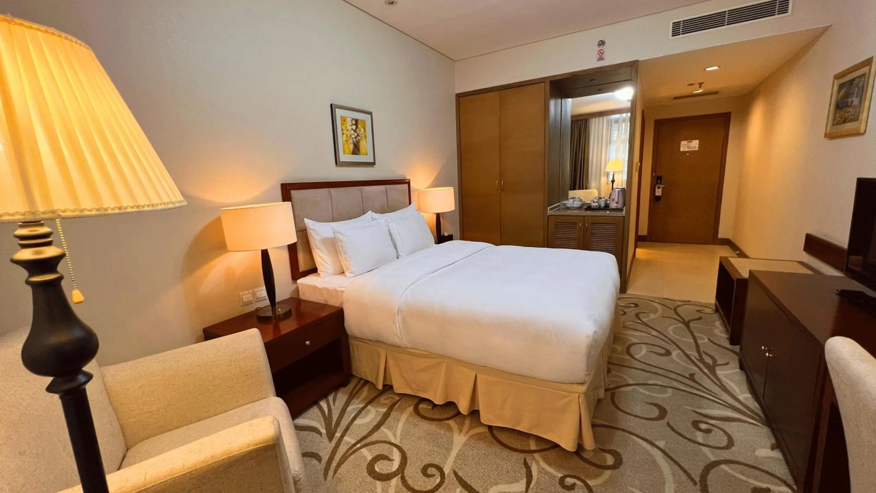 Bedroom, Bed in City Hotel Xiamen-Free Welcome Fruits
