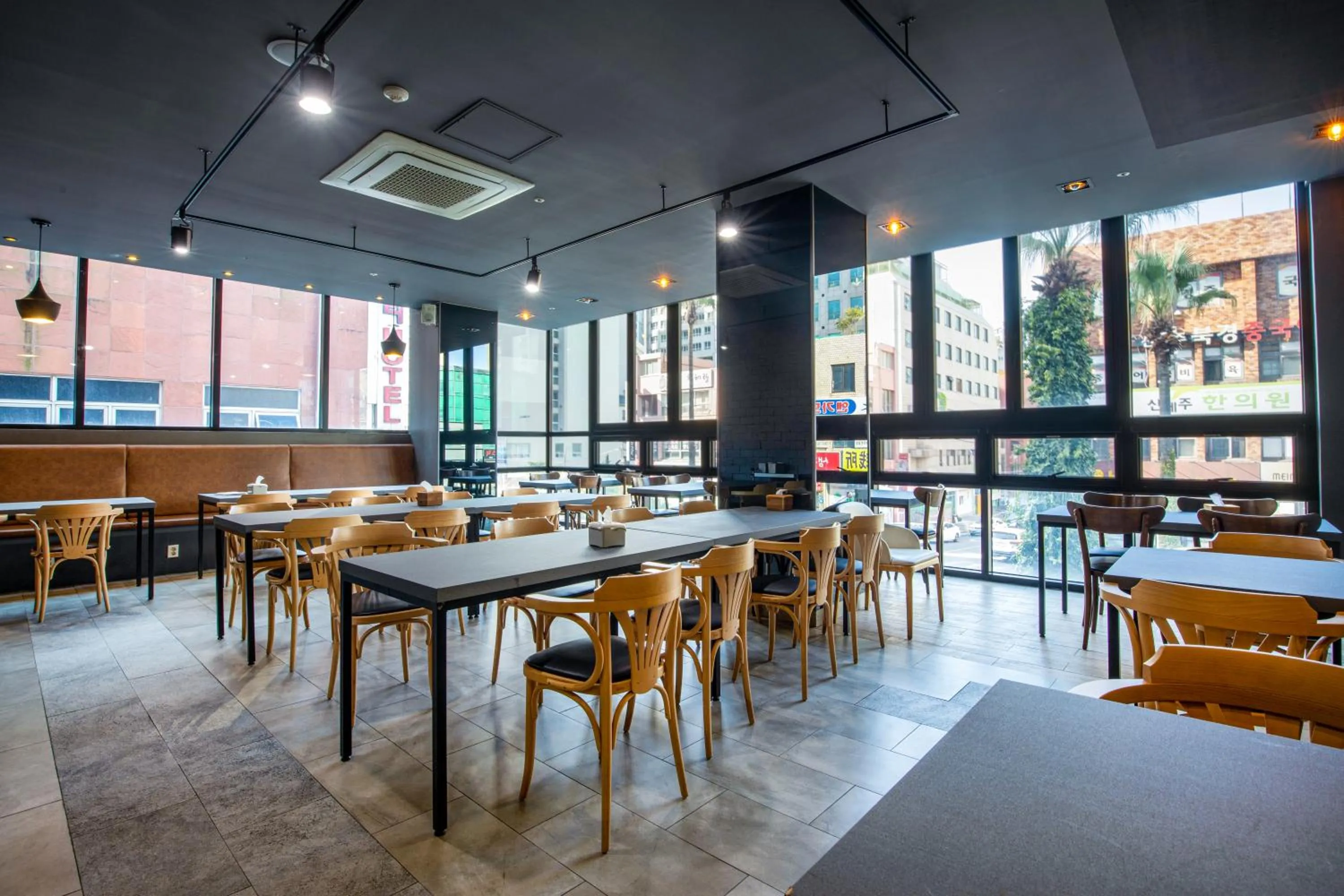 Restaurant/places to eat in Hotel Haema