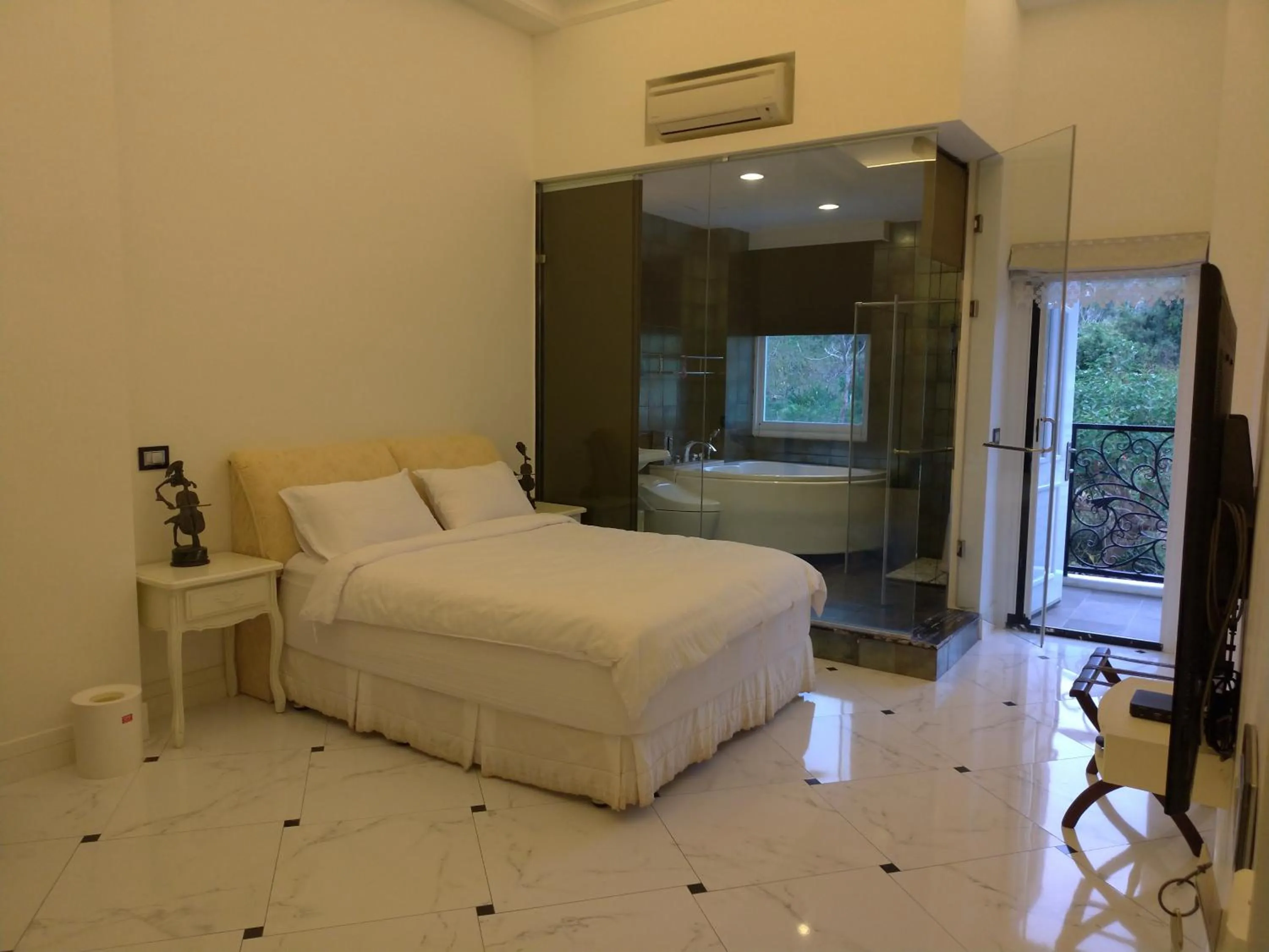 Double Room with Mountain View in Dear Garden