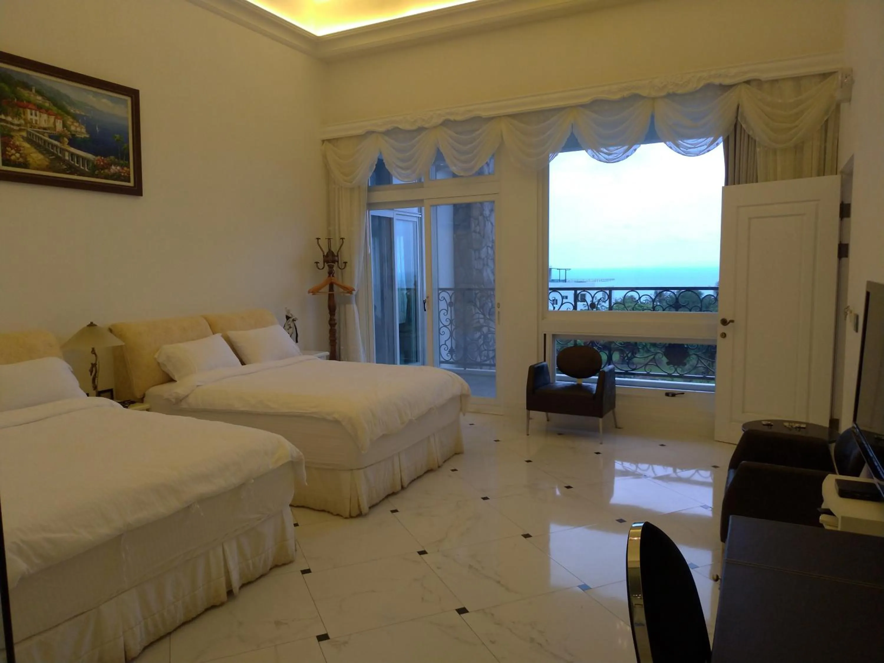 Quadruple Room with Private Bathroom in Dear Garden