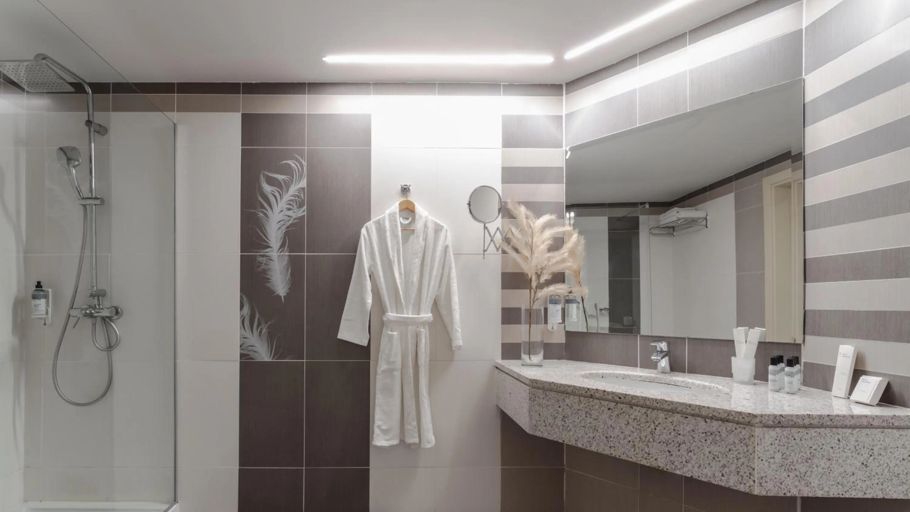 Bathroom in Athens Cypria Hotel