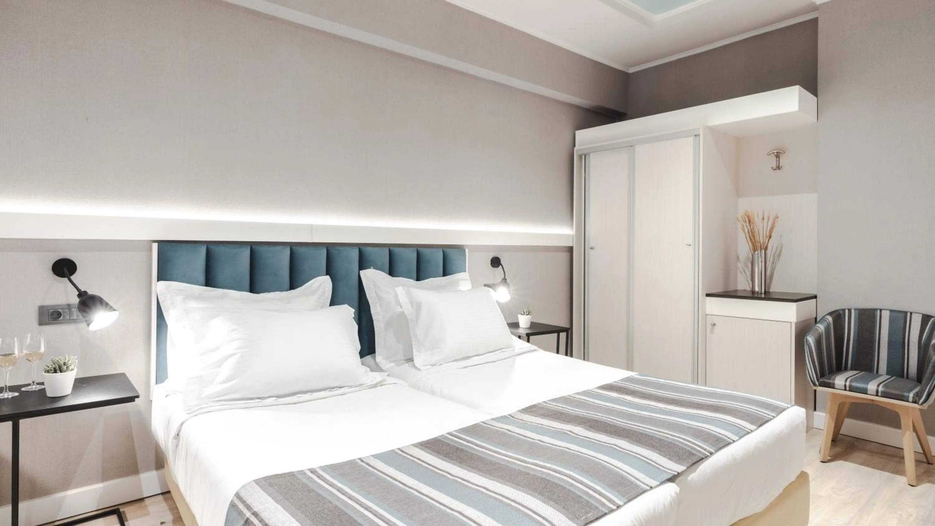 Bedroom, Bed in Athens Cypria Hotel