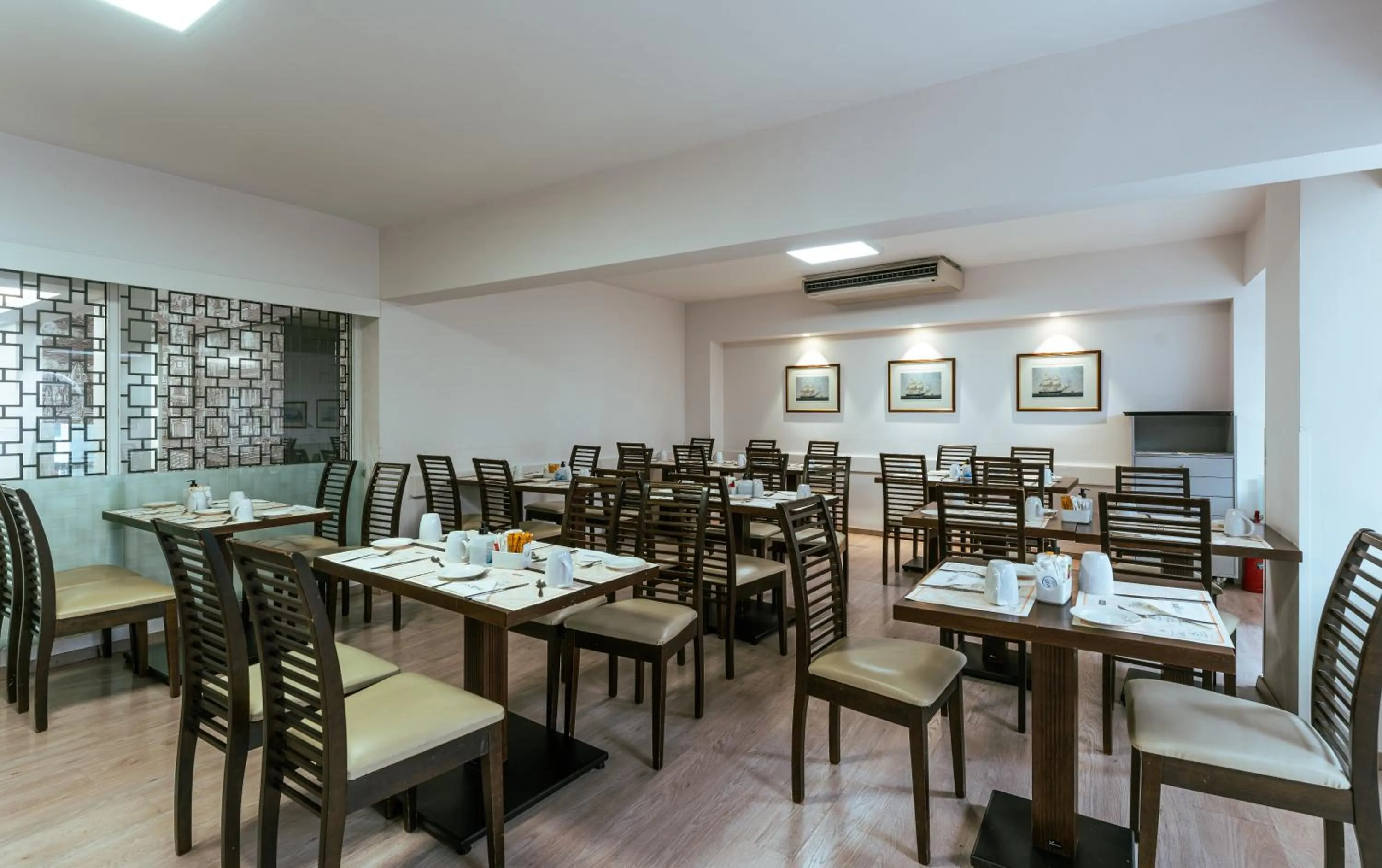 Restaurant/places to eat in Athens Cypria Hotel