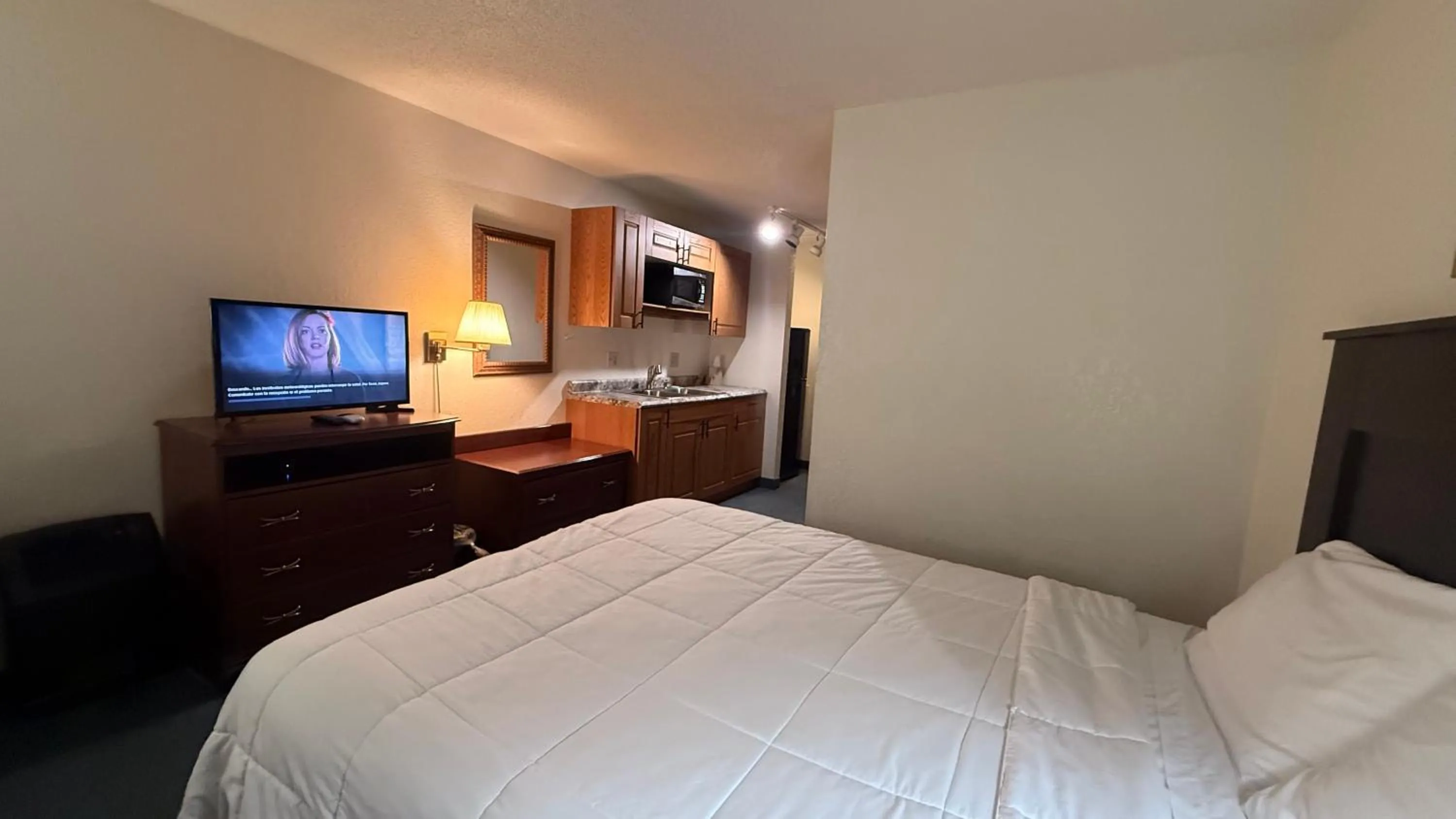 TV and multimedia, Bed in clarion hometown inn