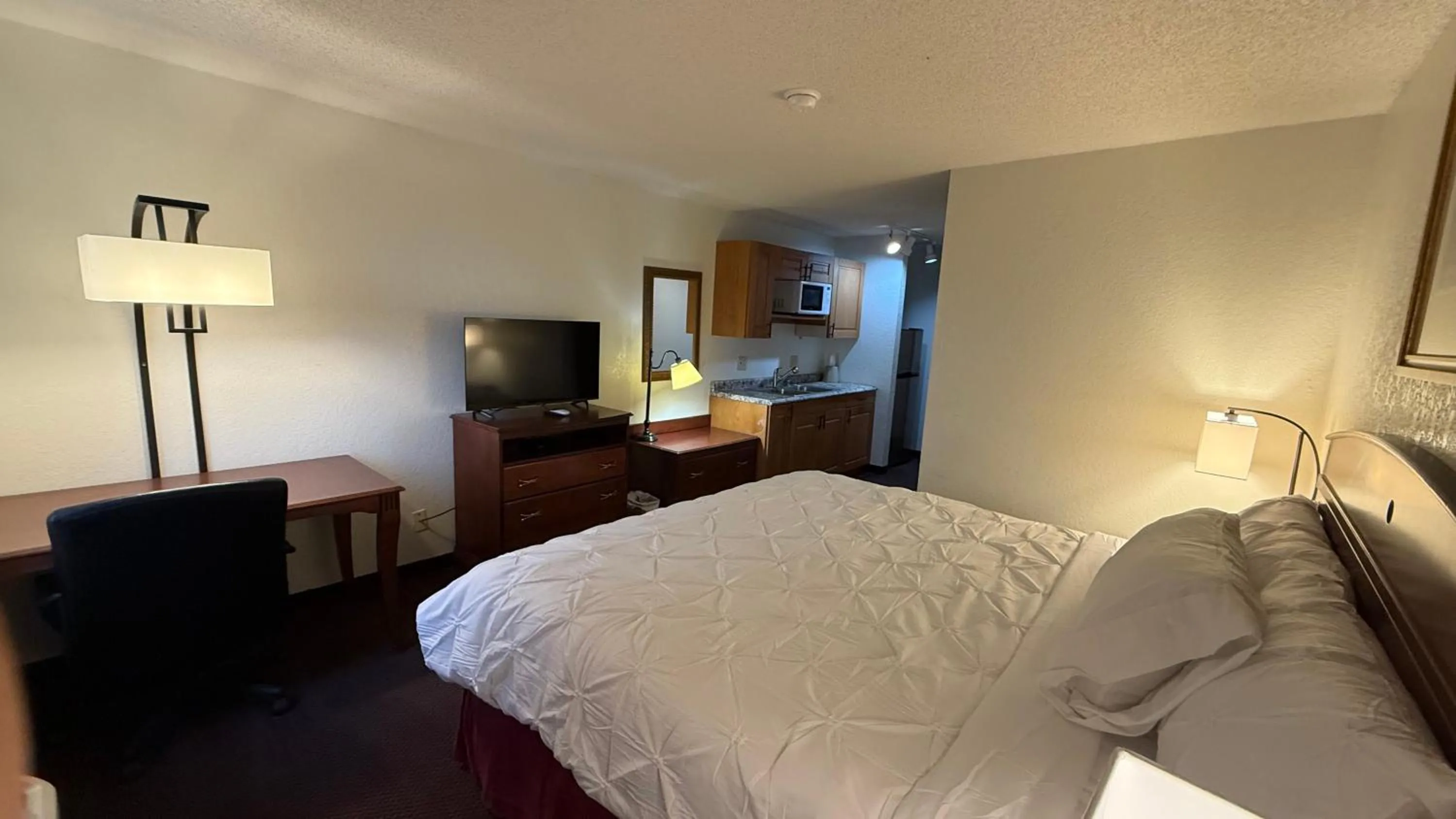 TV and multimedia, Bed in clarion hometown inn