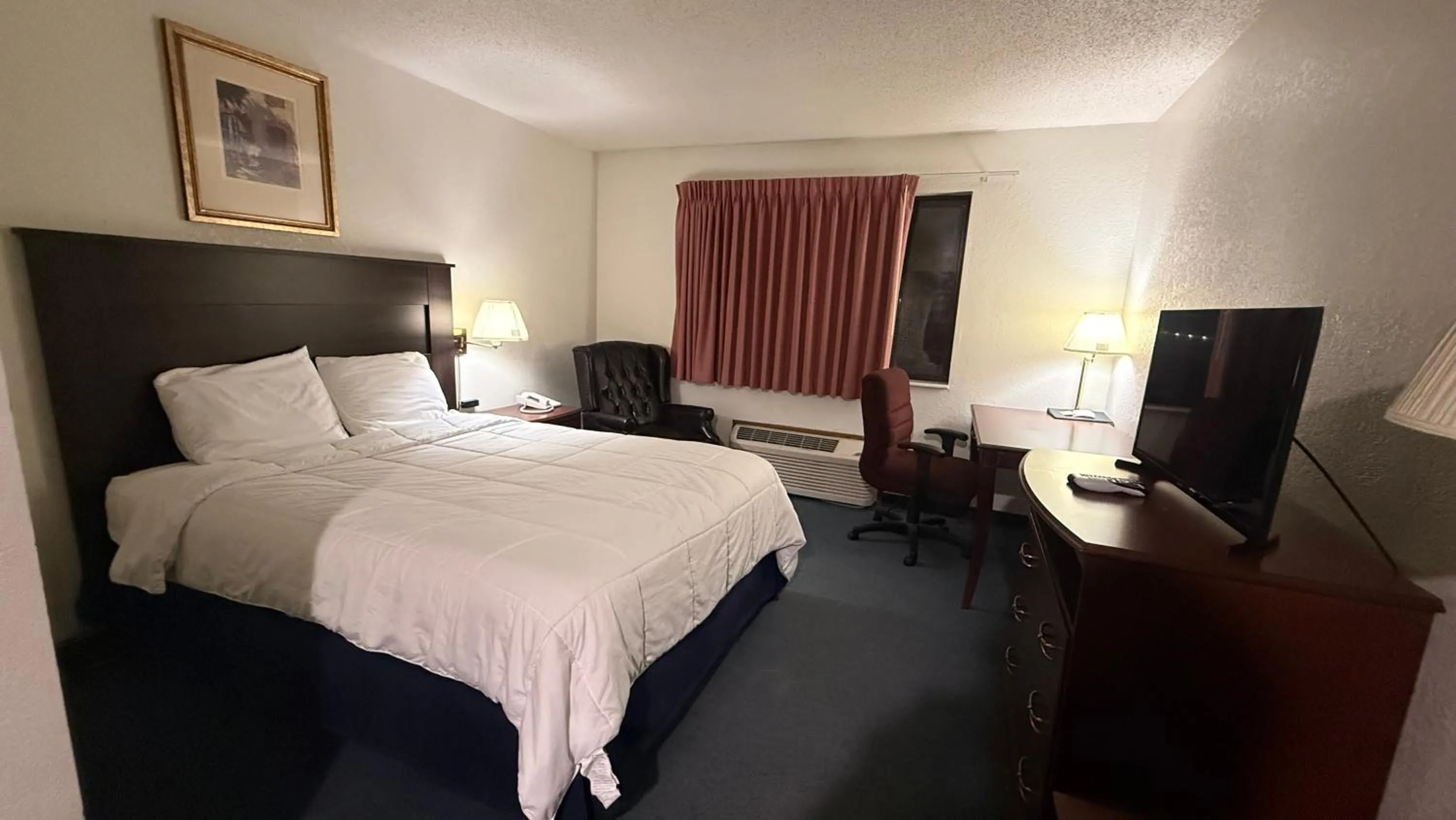 TV and multimedia, Bed in clarion hometown inn