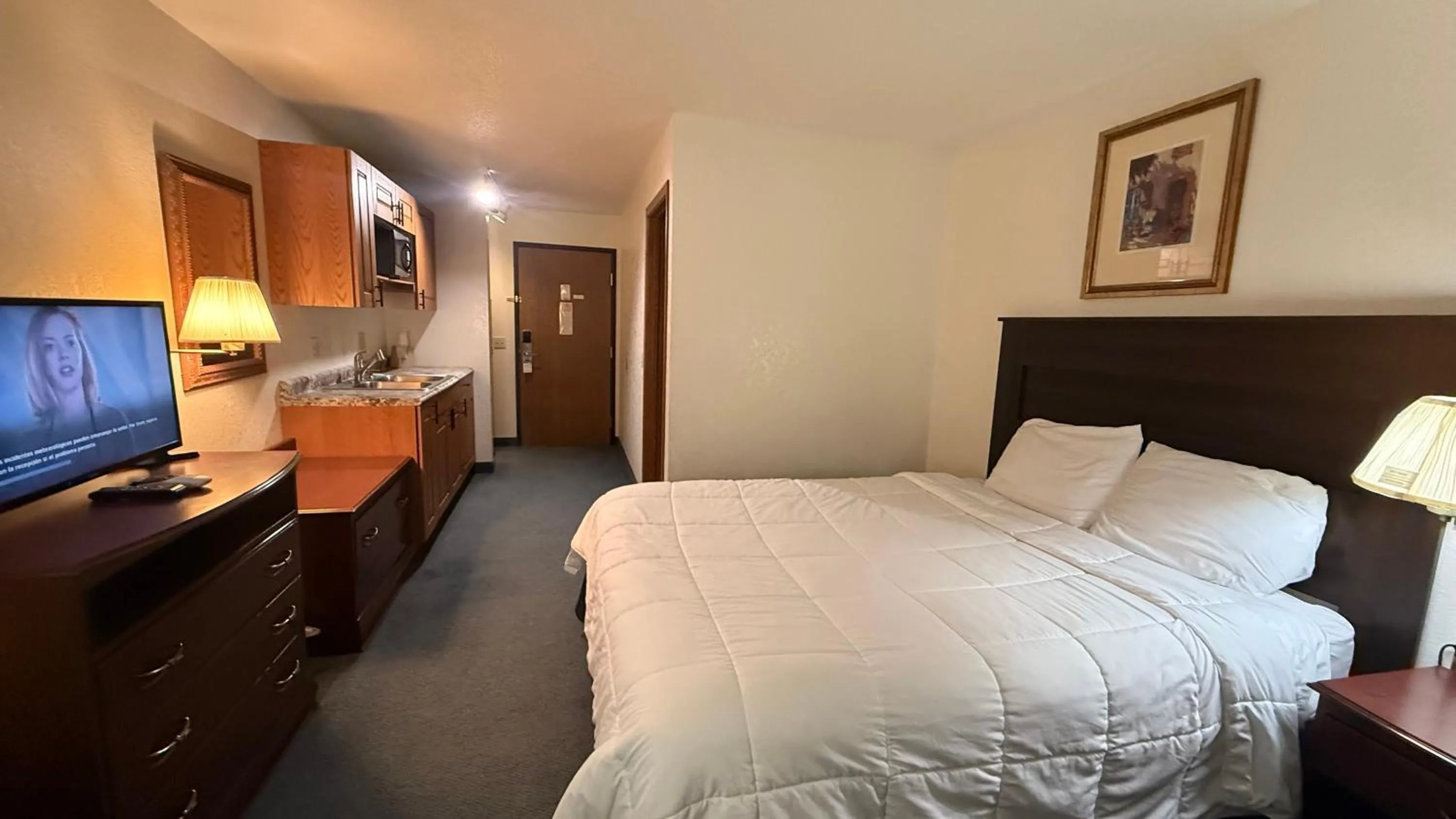 TV and multimedia, Bed in clarion hometown inn