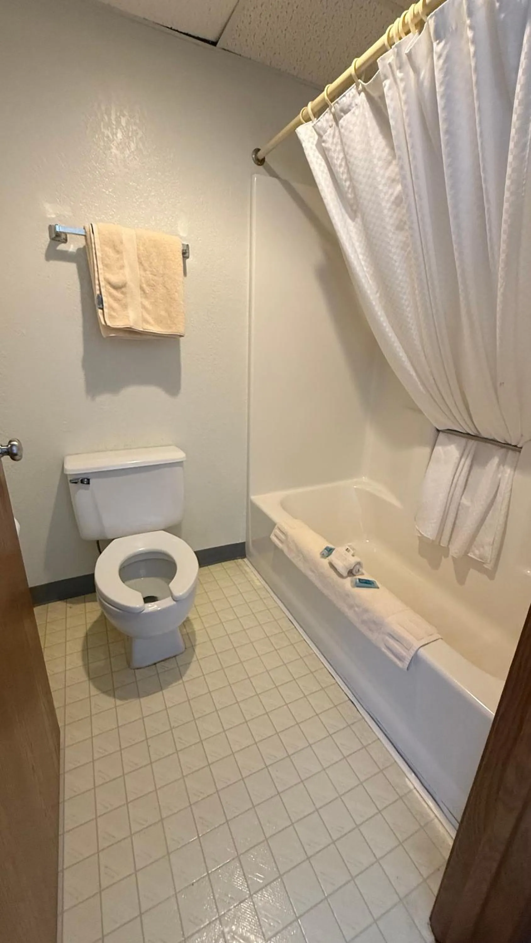 Shower in clarion hometown inn