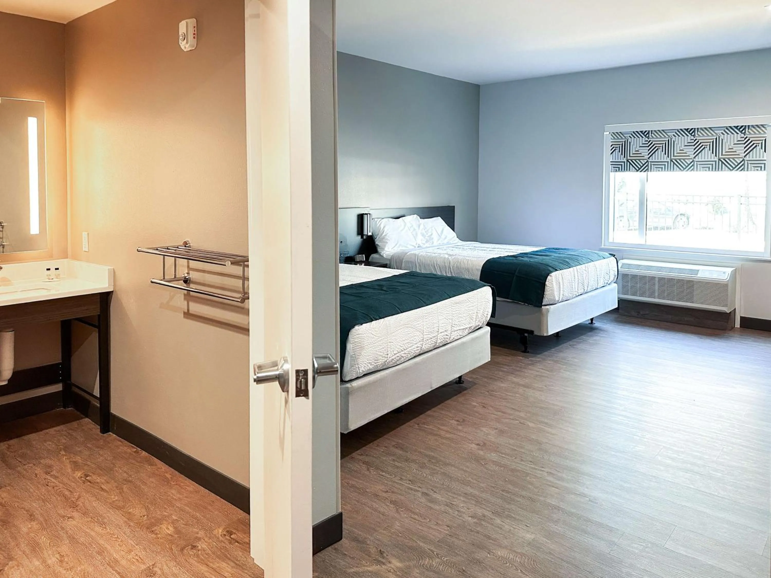 Bedroom, Bed in Studio 6 Richmond Airport