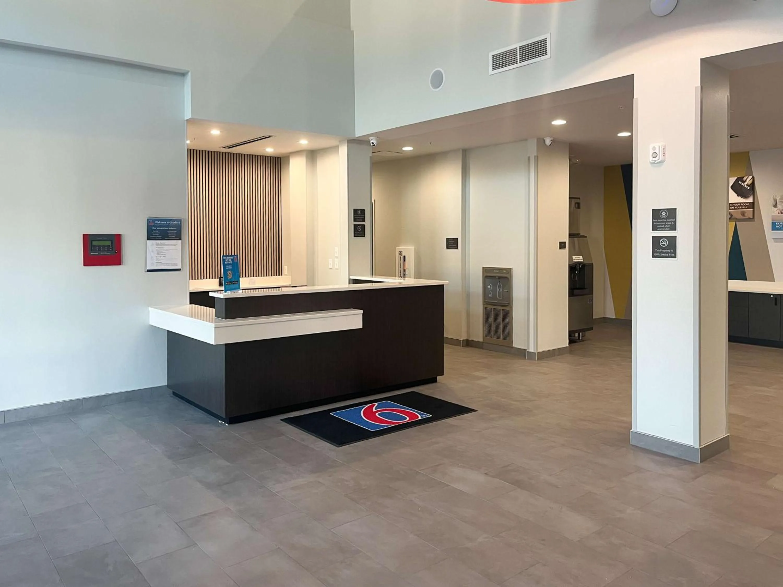 Lobby or reception in Studio 6 Richmond Airport