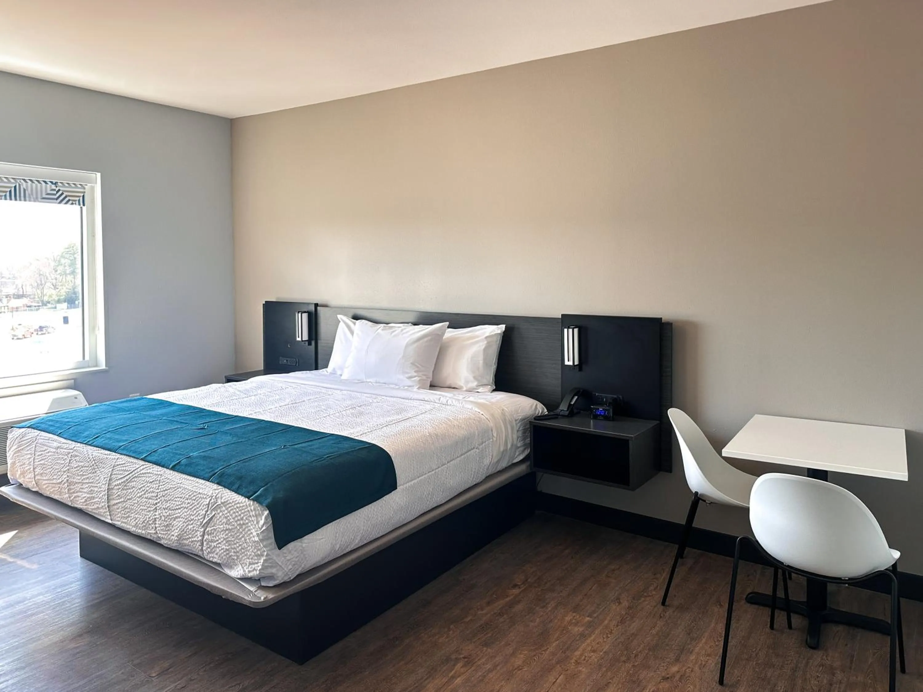 Bedroom, Bed in Studio 6 Richmond Airport