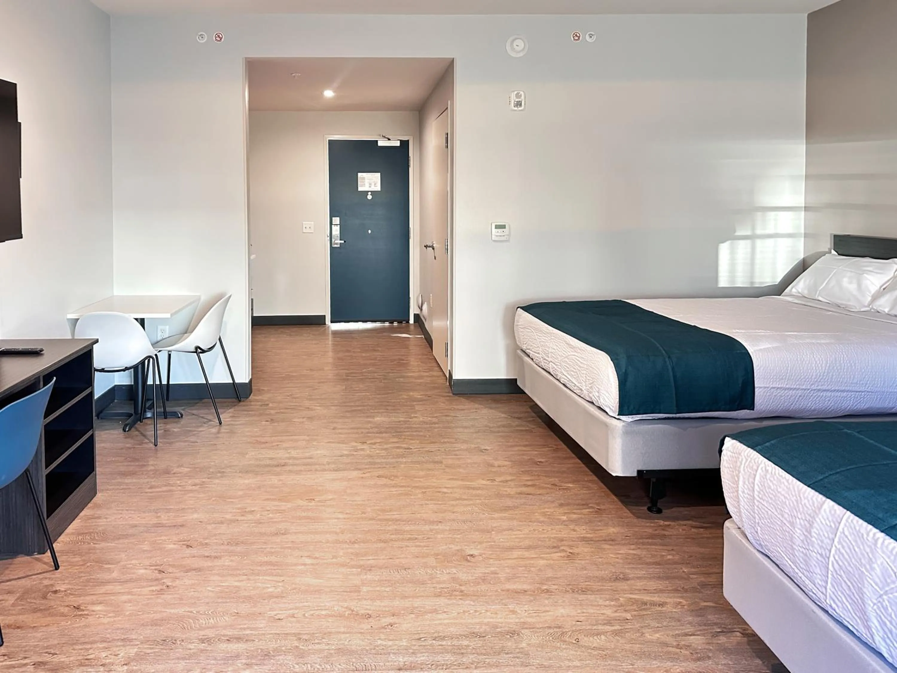 Bed in Studio 6 Richmond Airport