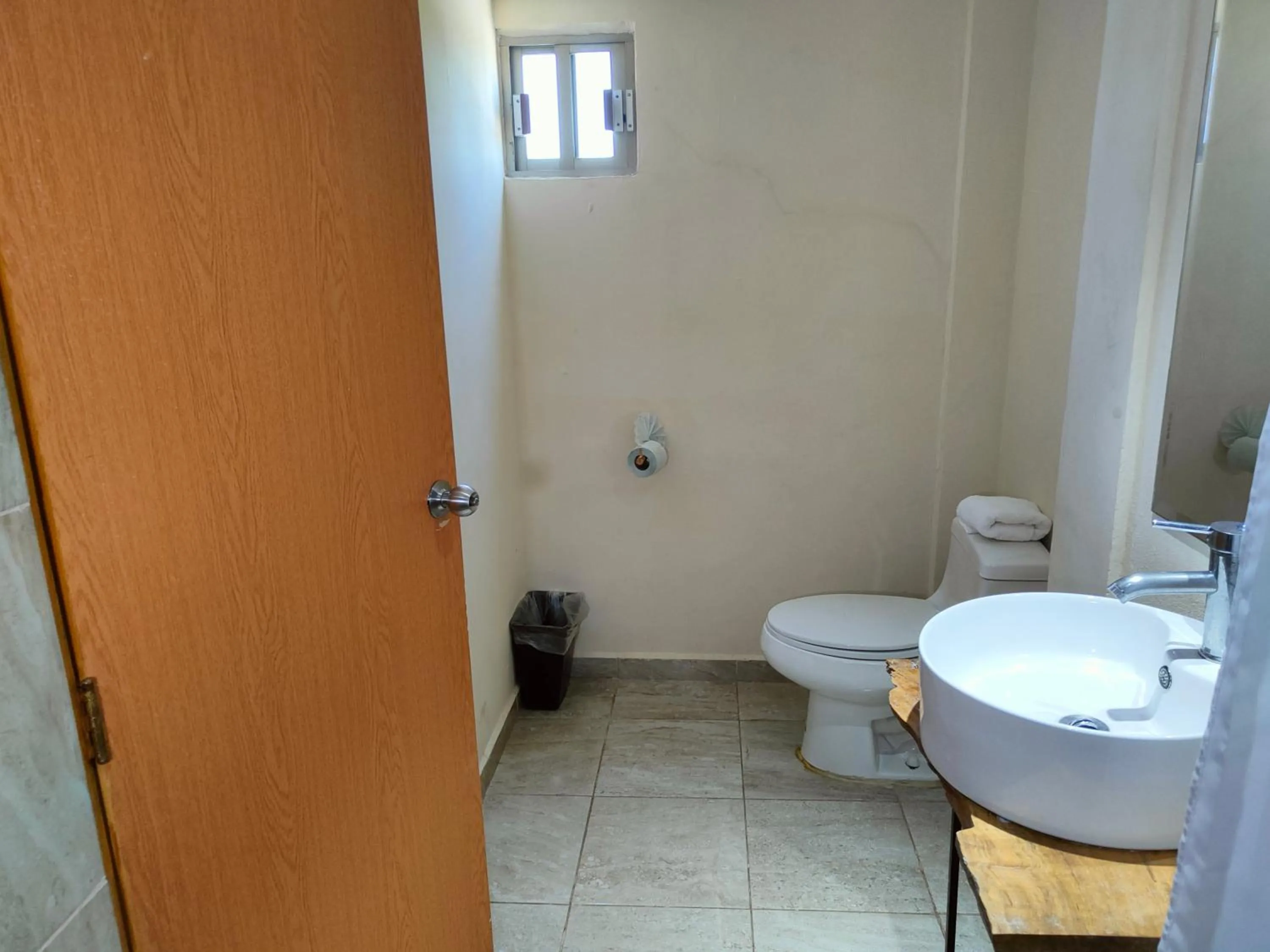 Toilet in Ashly Loma Larga