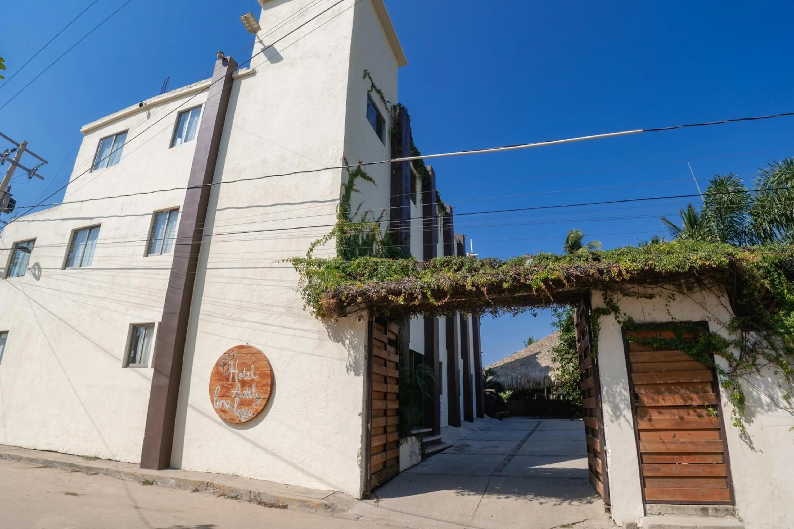 Property building in Ashly Loma Larga