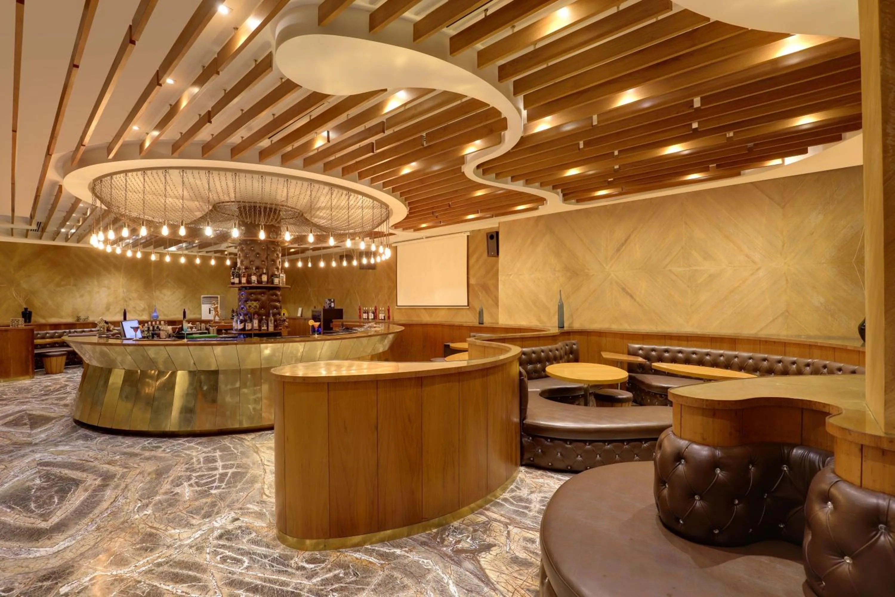 Lounge or bar in Saura Hotel, Agra - A Club Mahindra Associate