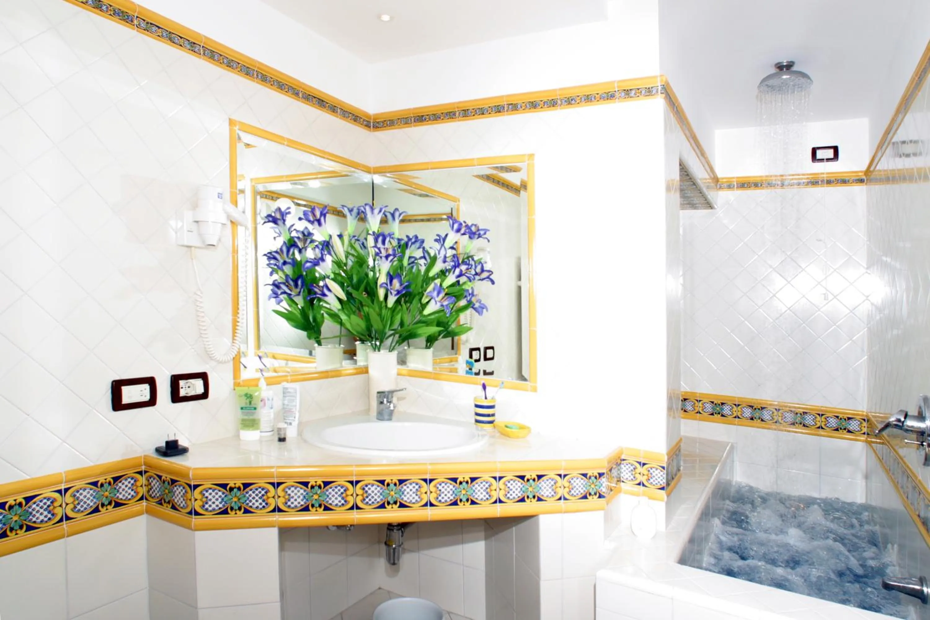 Bathroom in Hotel La Tonnarella