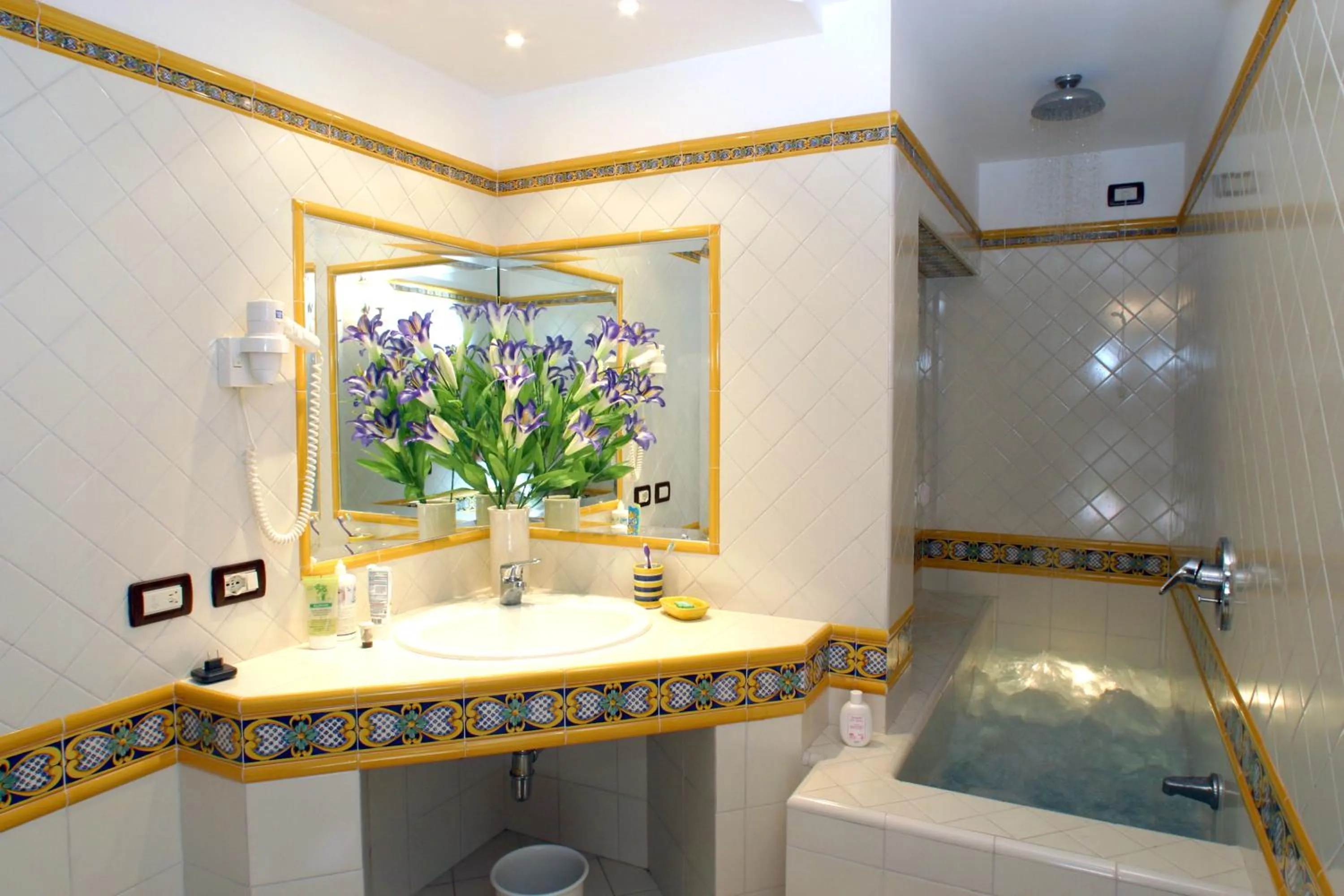 Hot Tub in Hotel La Tonnarella