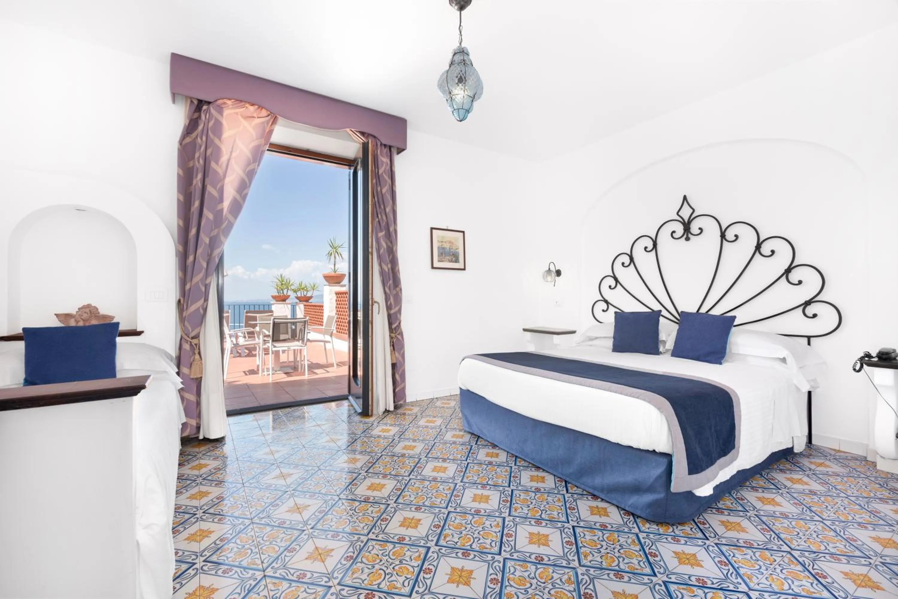 Bed in Hotel La Tonnarella