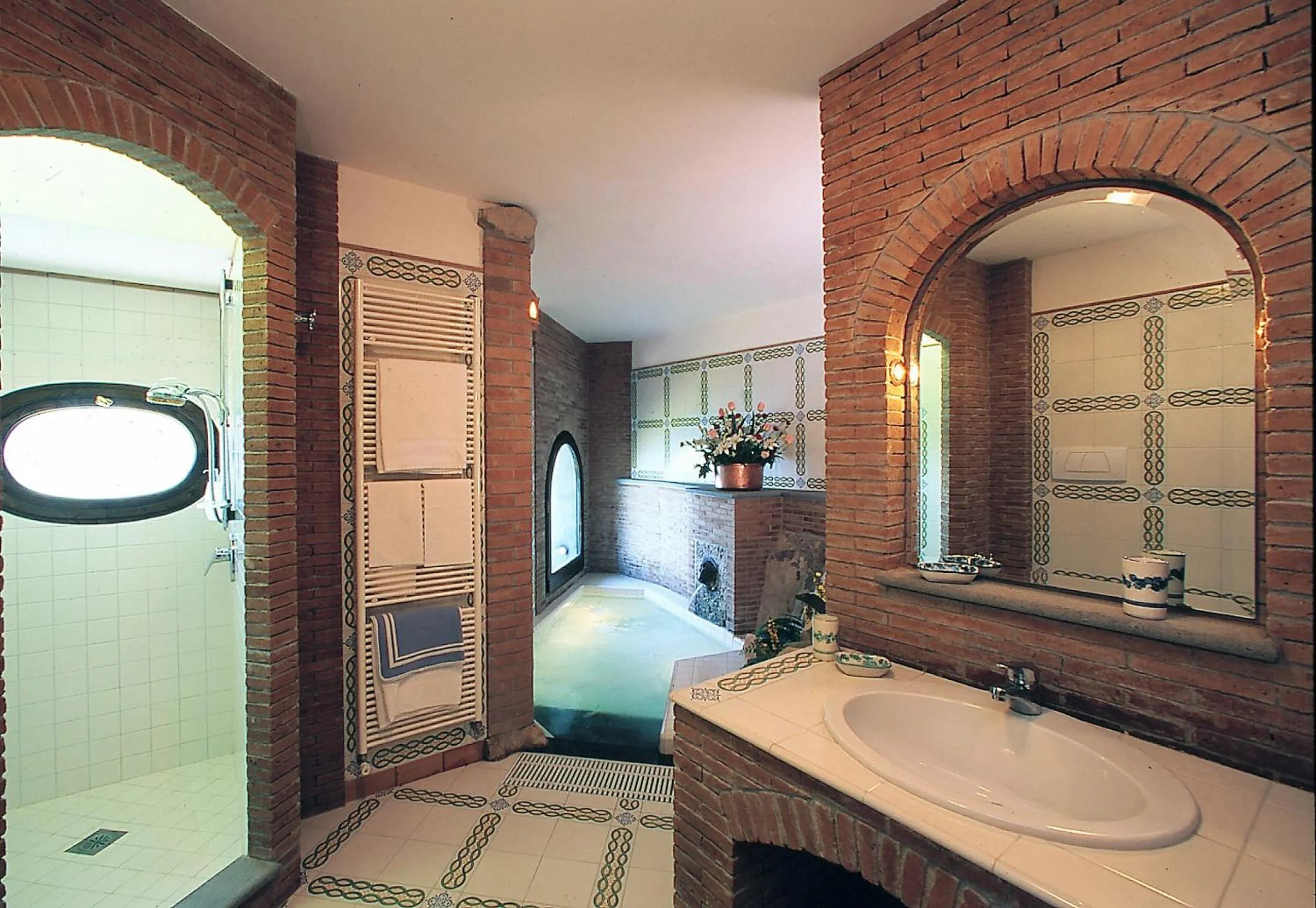 Shower in Hotel La Tonnarella