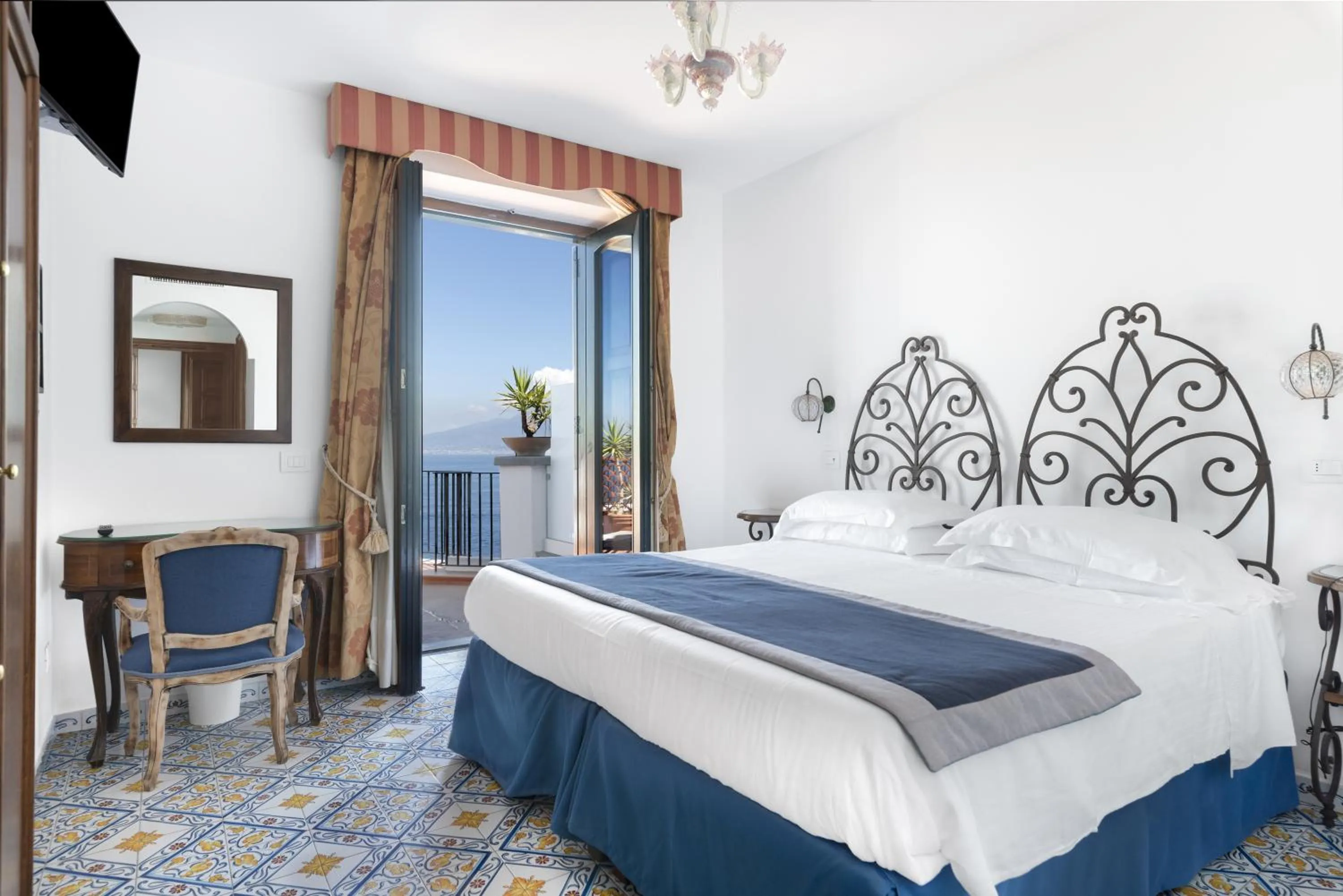 Bed in Hotel La Tonnarella