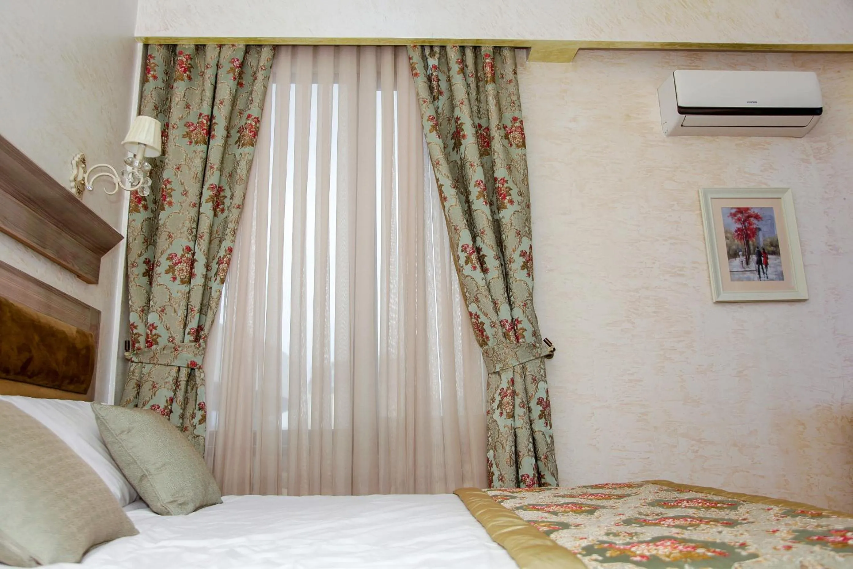 Bed in Iberia Palace Hotel