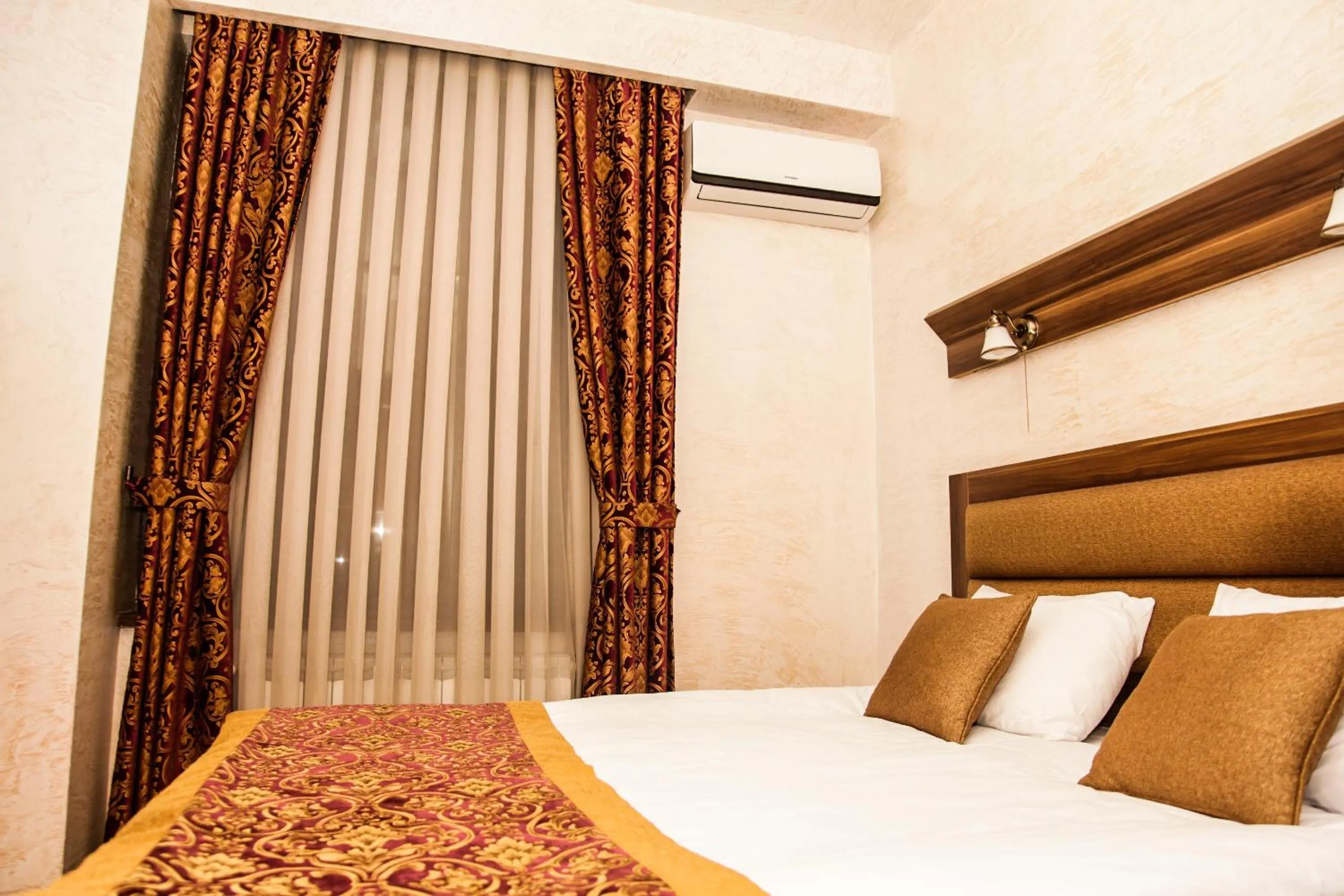 Bed in Iberia Palace Hotel