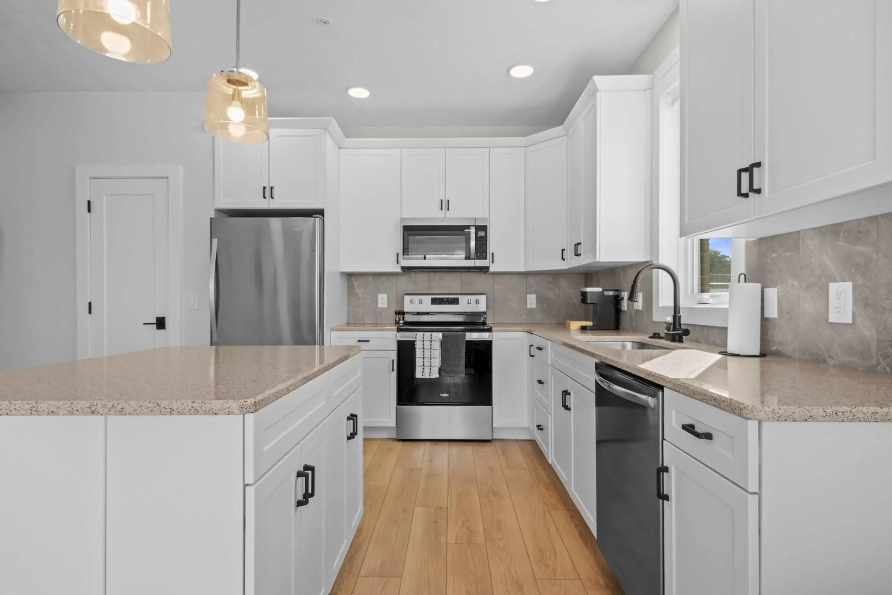 One-Bedroom Apartment (Self Check-in with Virtual Front Desk) in The Loop Downtown By Kasa One-Bedroom Apartment (Self Check-in with Virtual Front Desk) in The Loop Downtown By Kasa