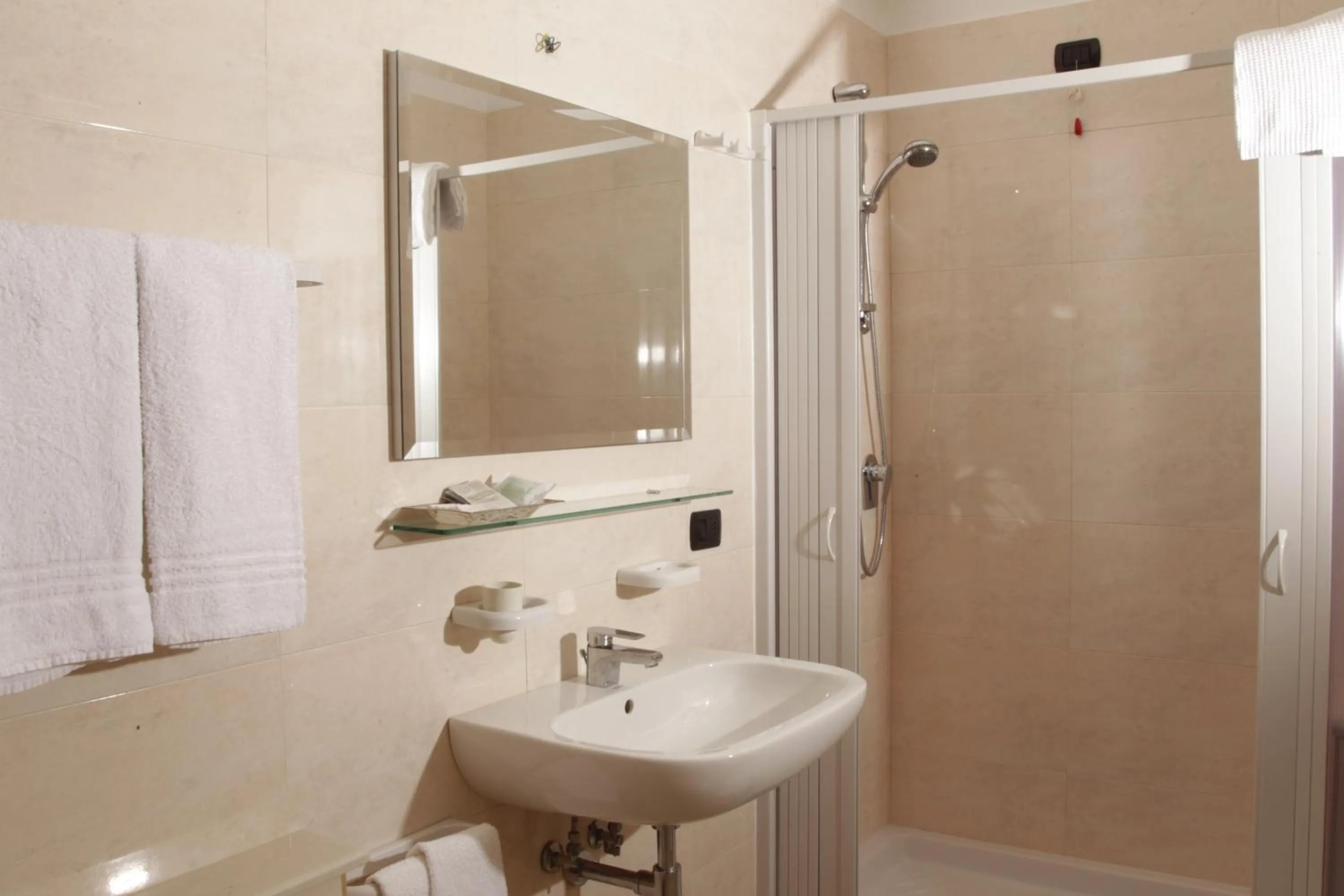 Bathroom in Hotel Club Bellavista