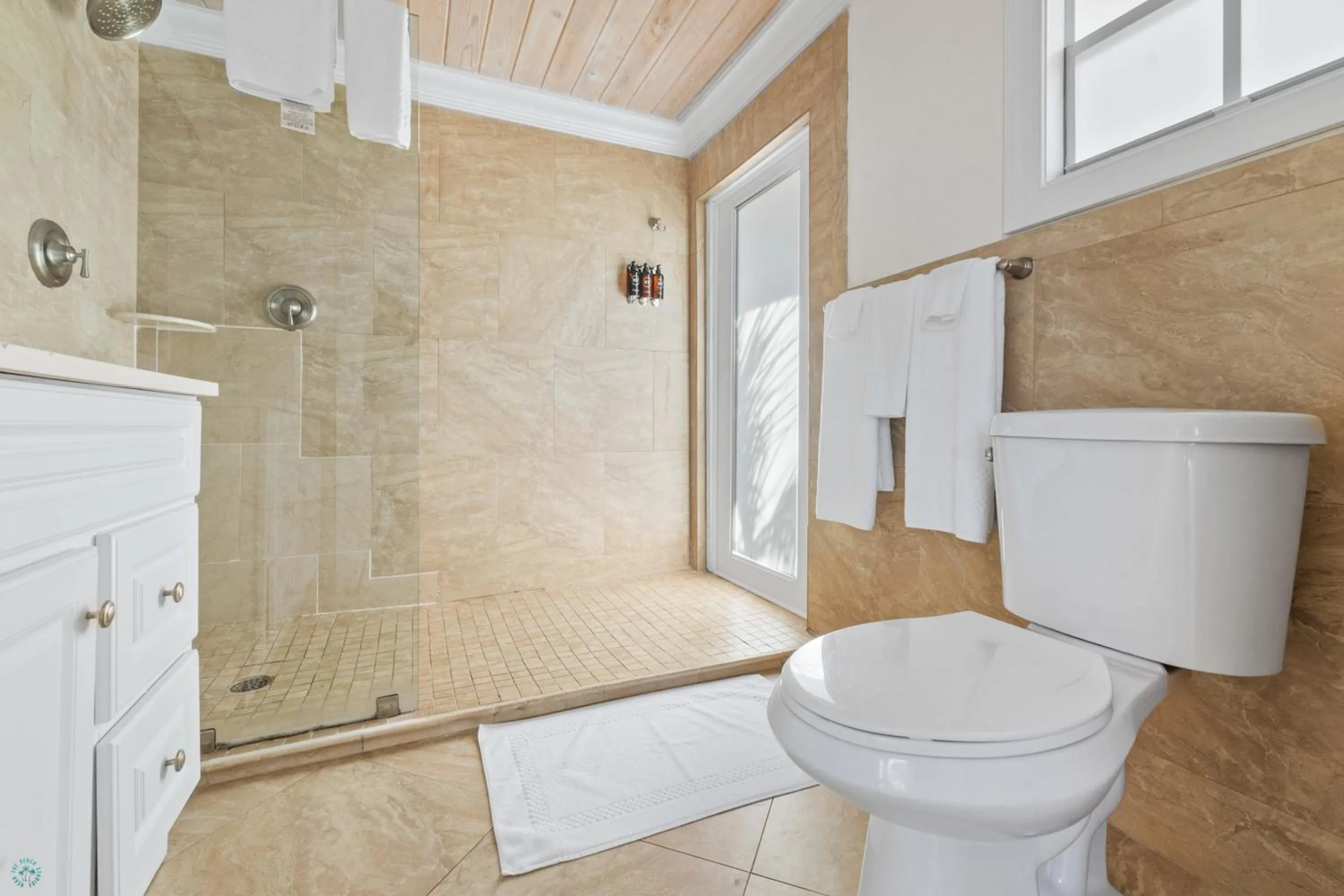 Shower in Romora Bay Resort & Marina