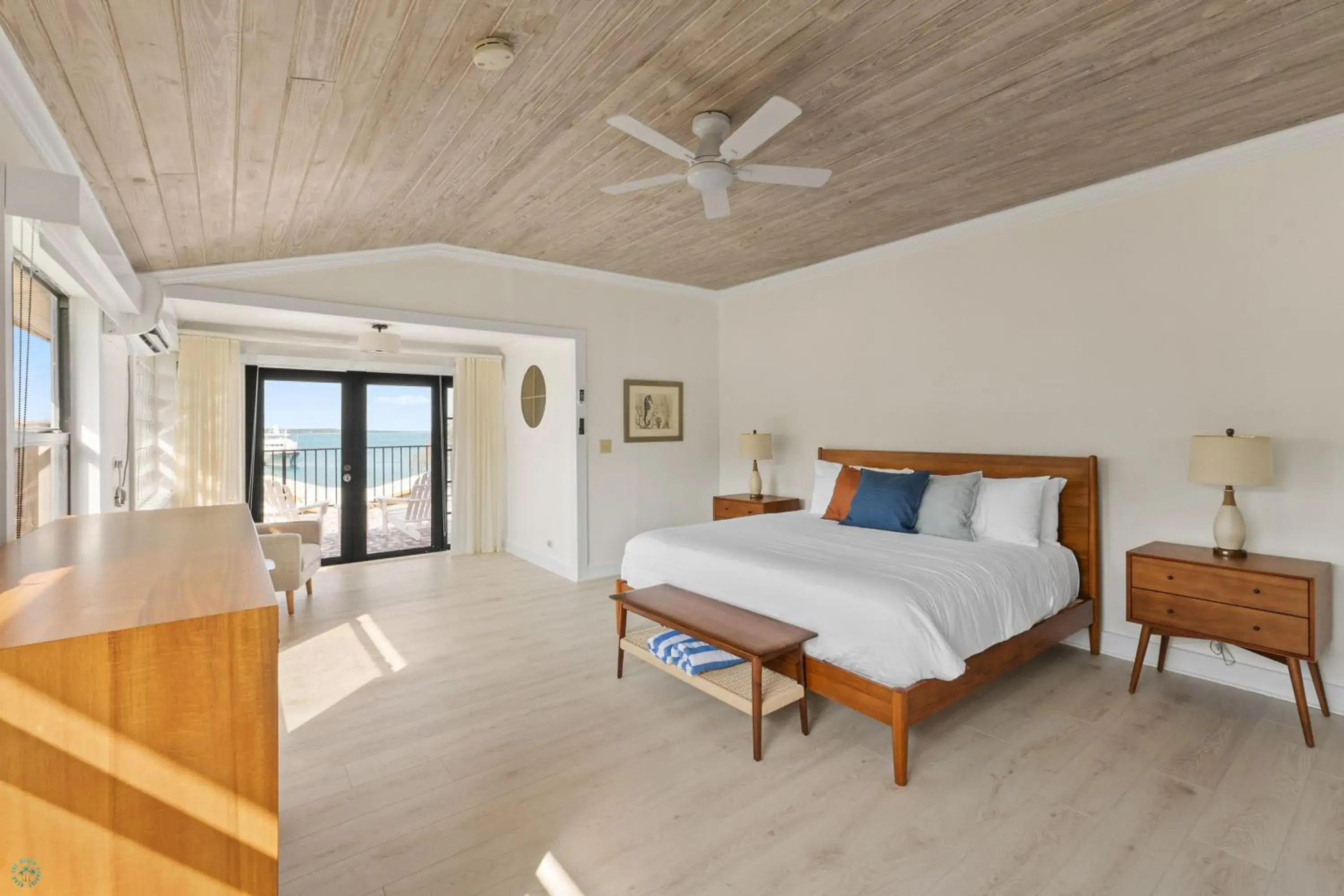 Suite with Balcony in Romora Bay Resort & Marina Suite with Balcony in Romora Bay Resort & Marina