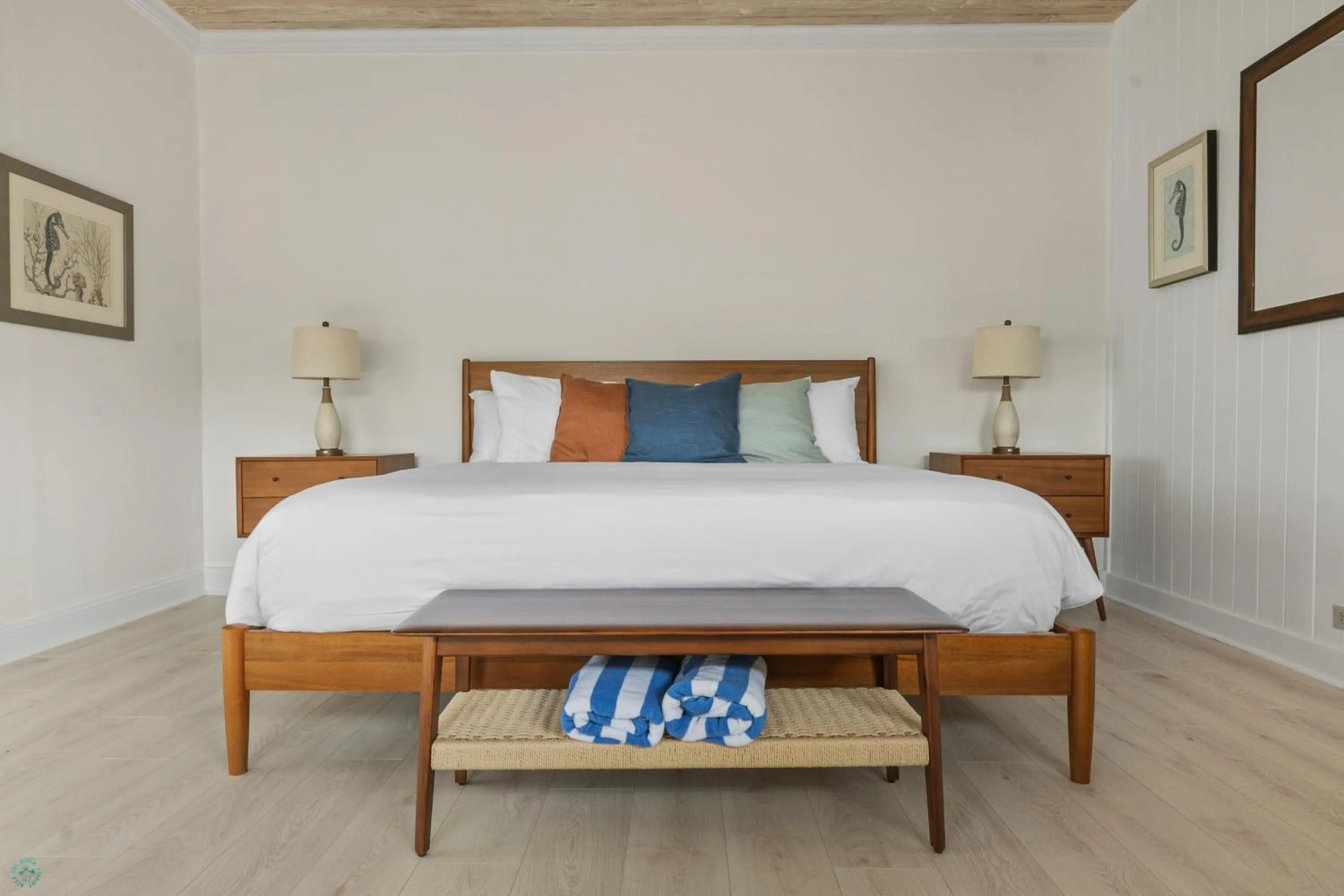 Bed in Romora Bay Resort & Marina