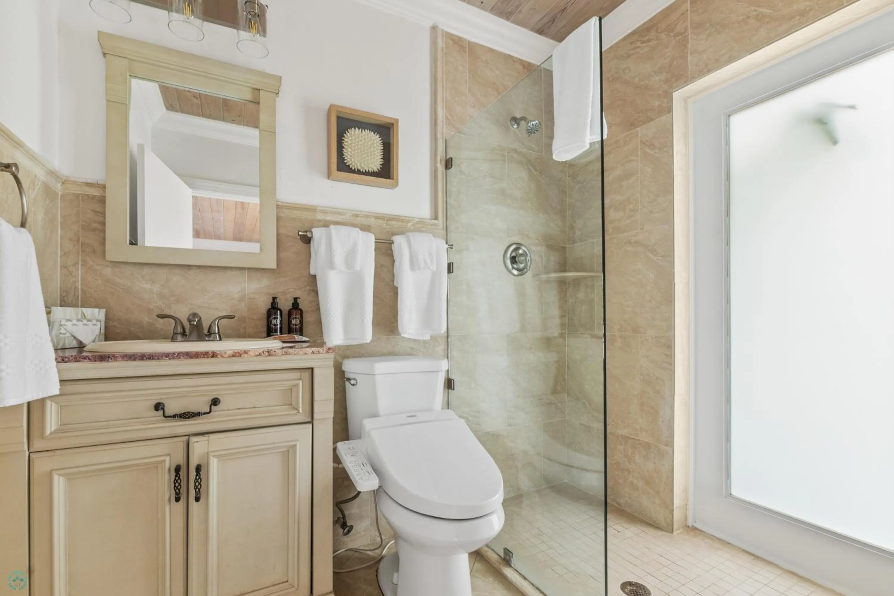 Toilet in Romora Bay Resort & Marina