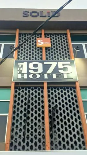 The 1975 Hotel Empire