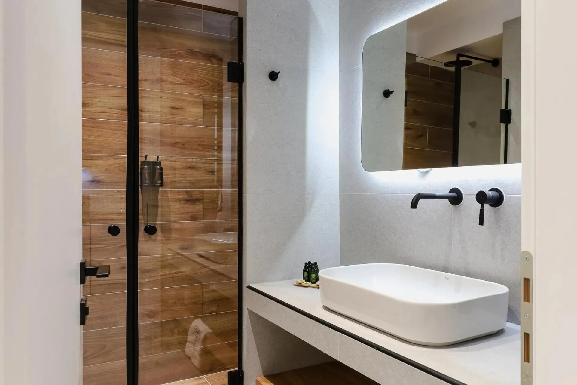 Shower in LIMNI Boutique Experience Evia