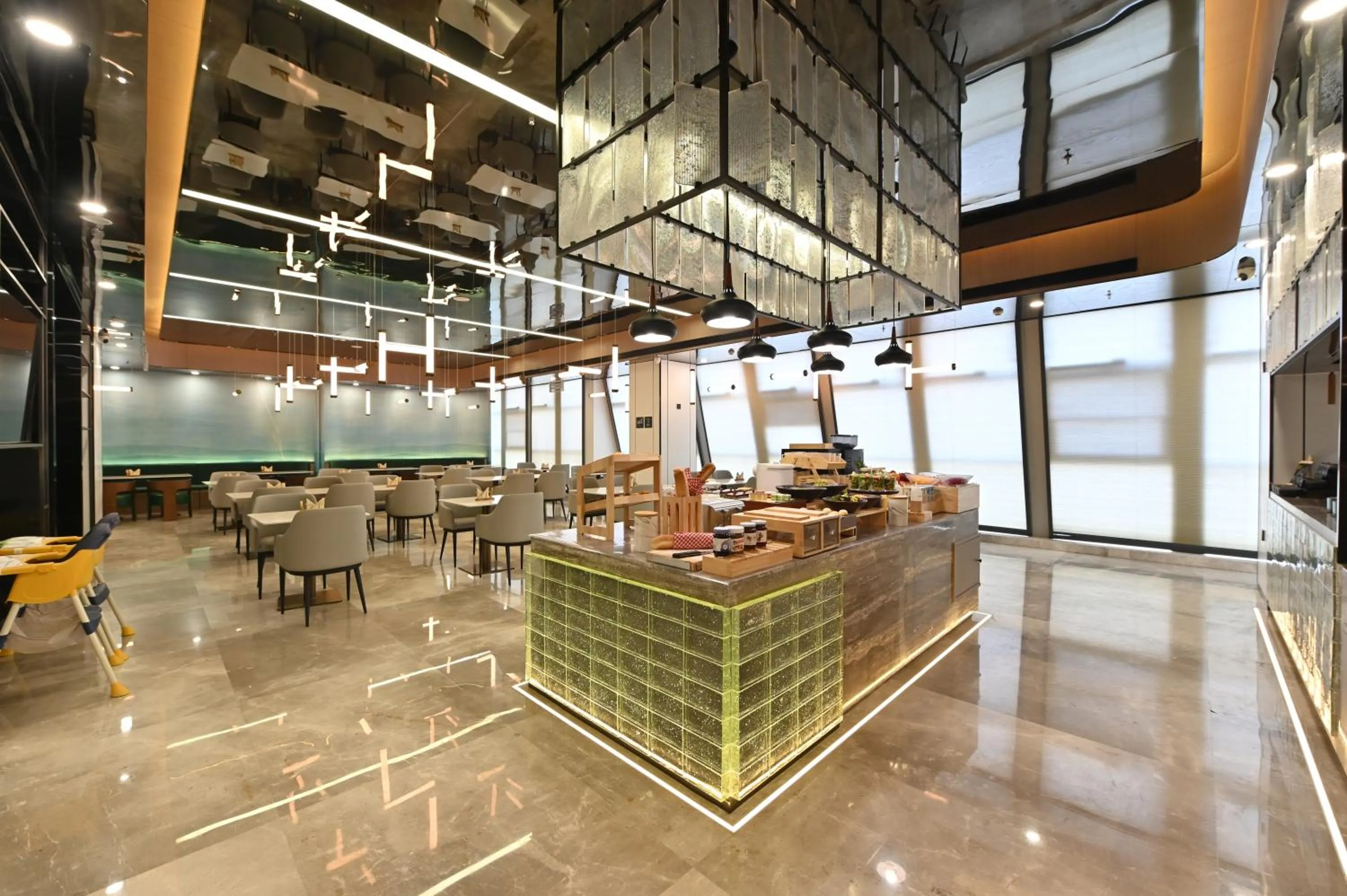 Atour Hotel Qinhuangdao Railway Station Beigang Street