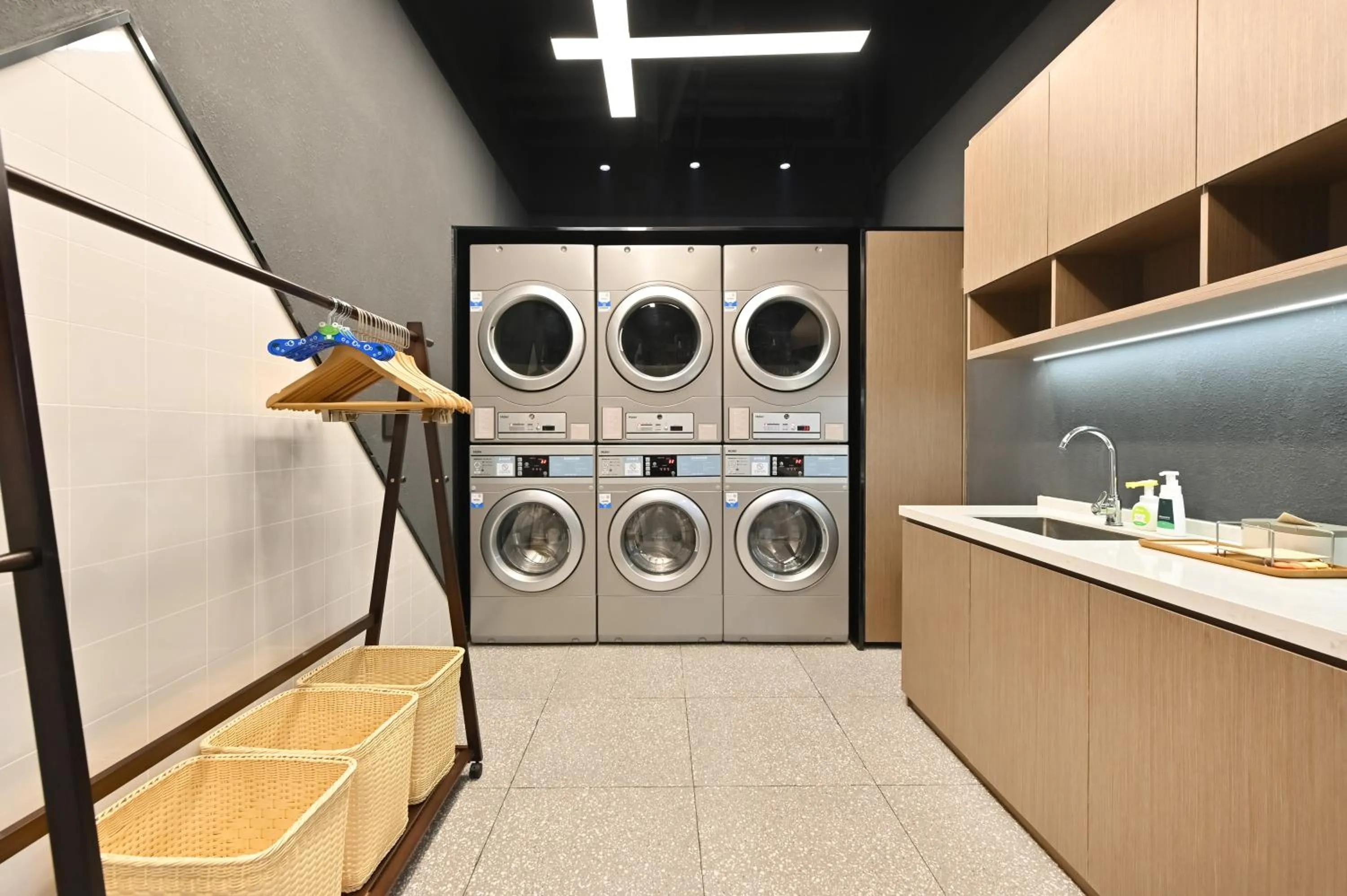 Atour Hotel Qinhuangdao Railway Station Beigang Street