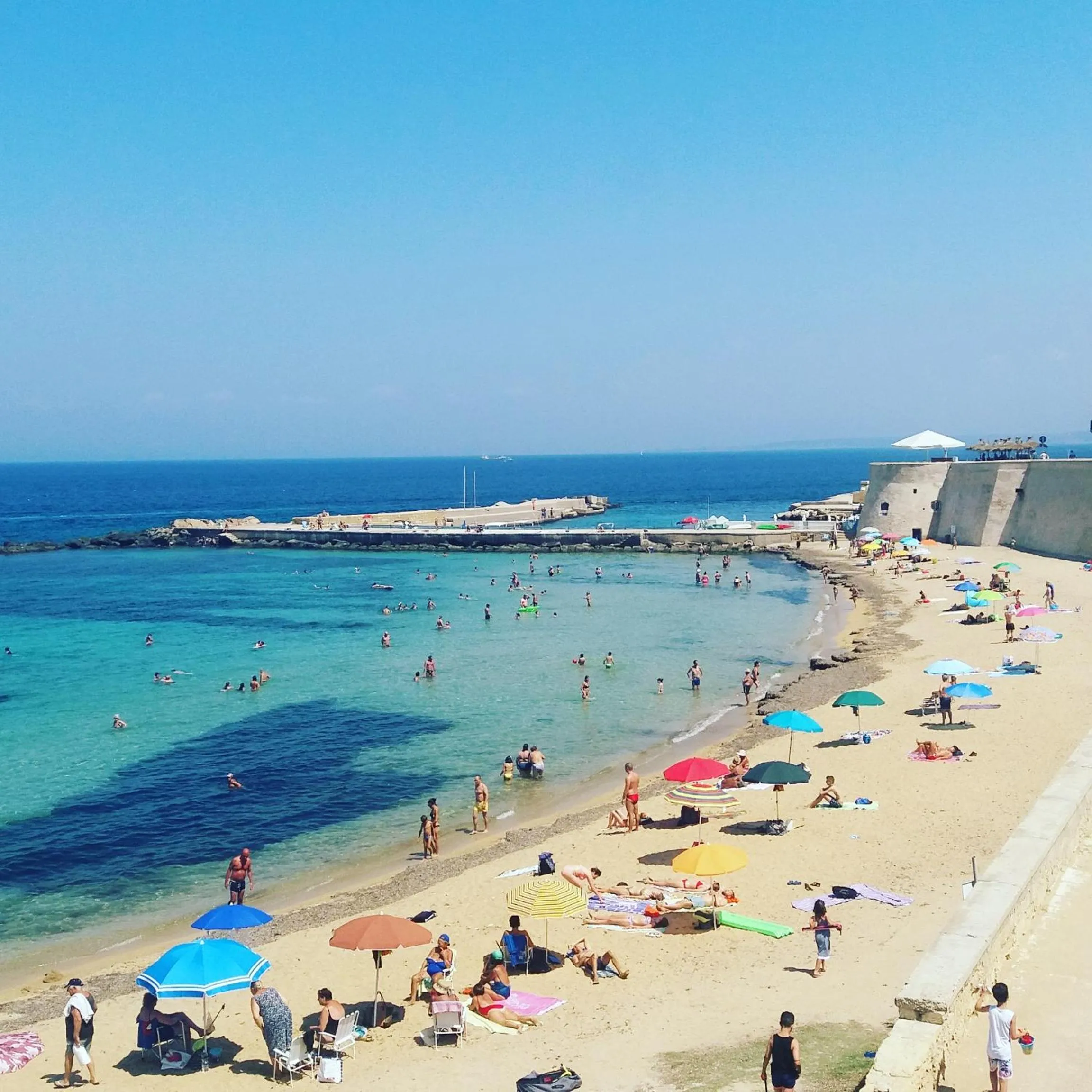 Beach in Elamar Rooms & Apartment