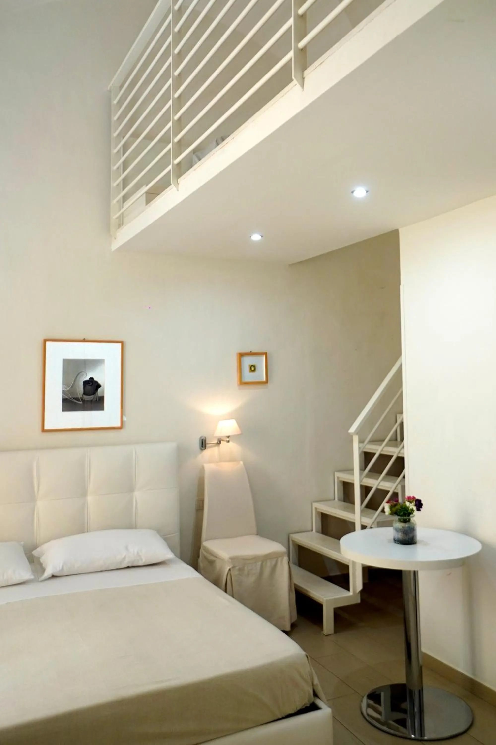 Decorative detail, Bed in Elamar Rooms & Apartment