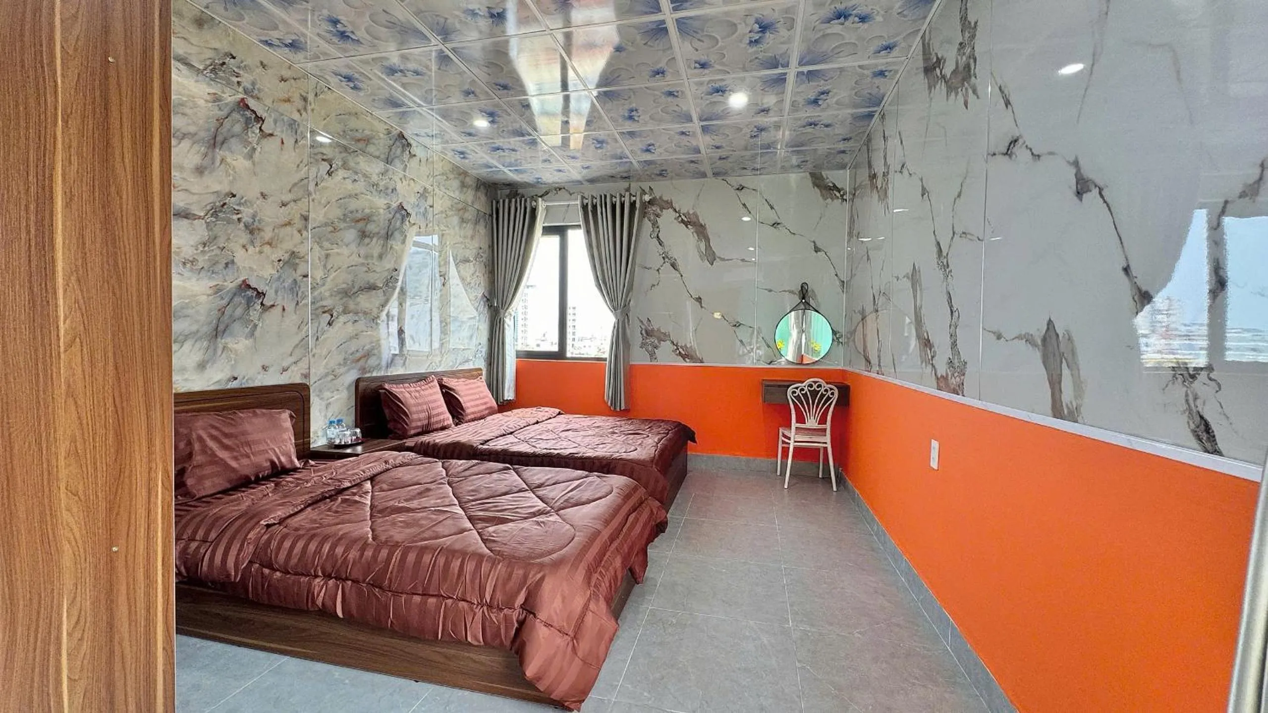 Photo of the whole room in Saluton House