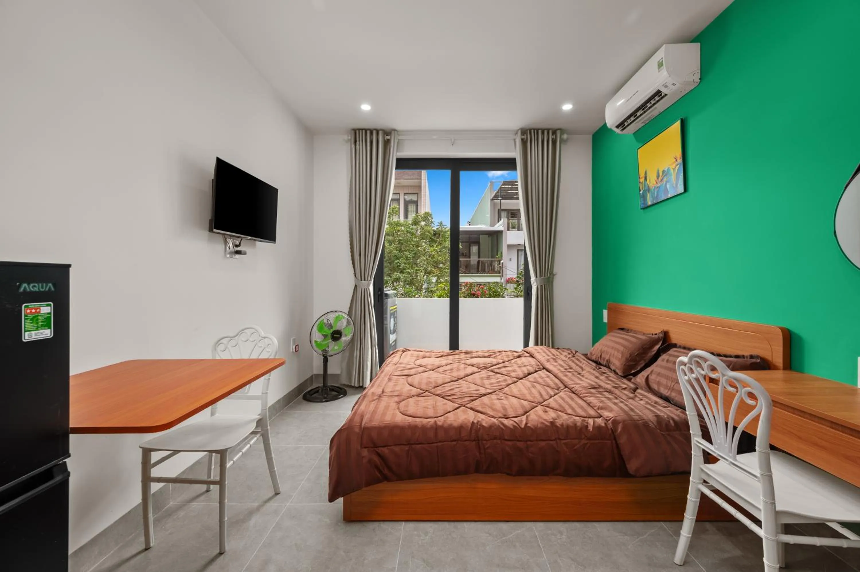 Photo of the whole room, Bed in Saluton House