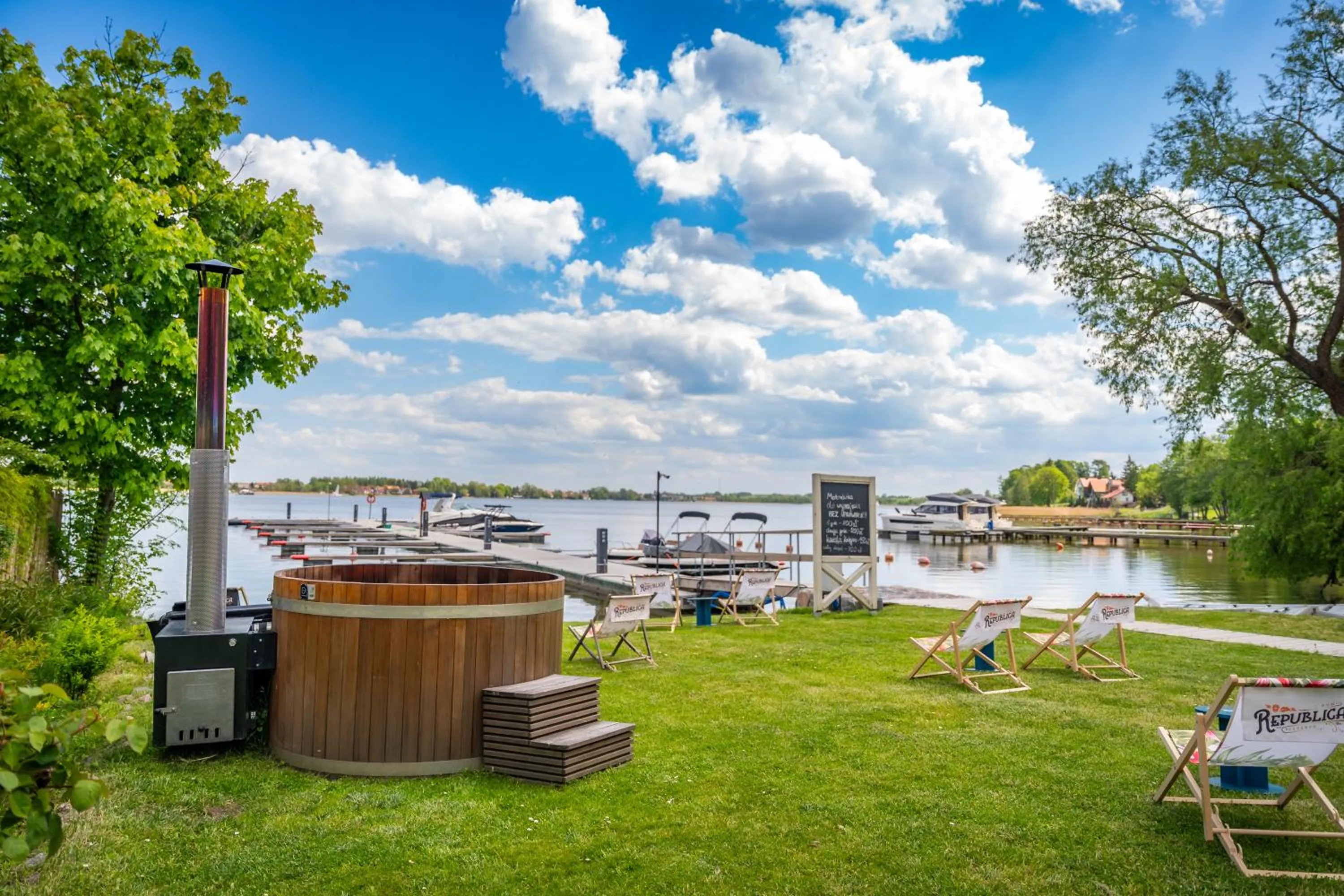 Garden in Stare Sady Chillout Rooms "Pod Jabłoniami"