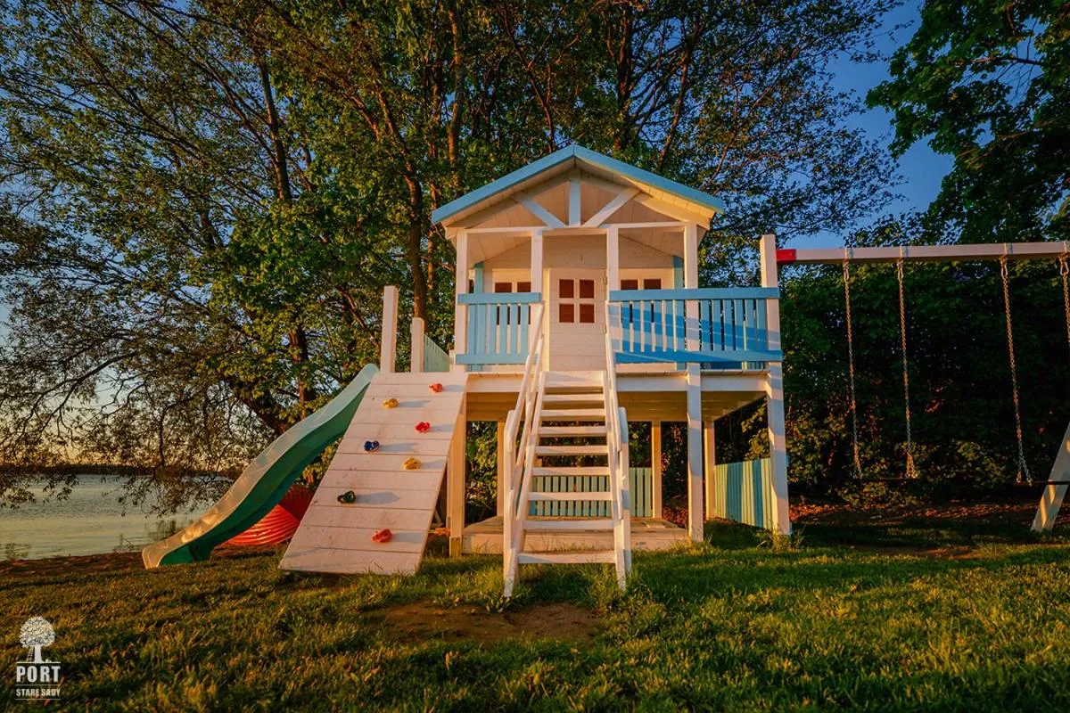 Property building in Stare Sady Chillout Rooms "Pod Jabłoniami"