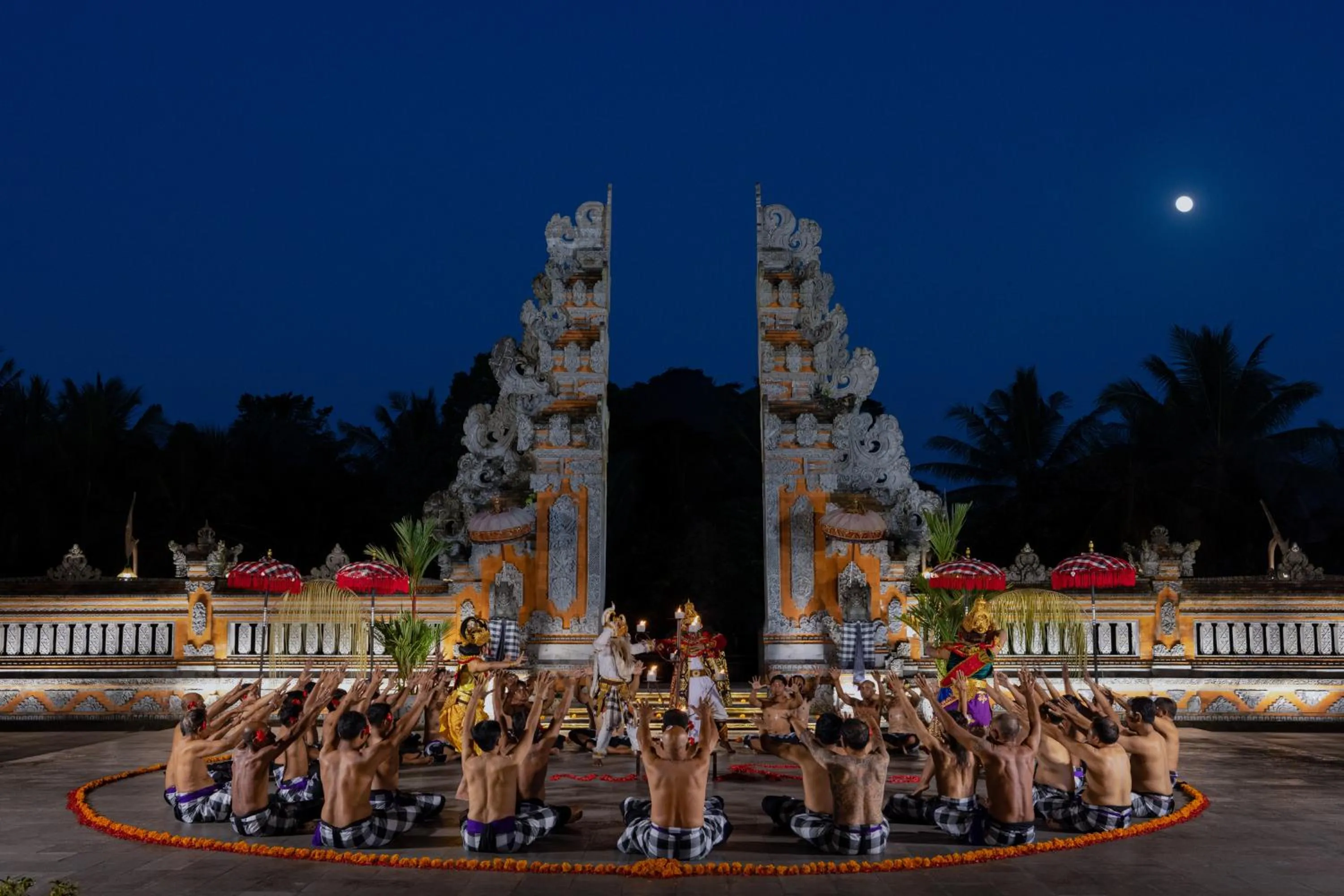 Evening entertainment in Anumana De Suite