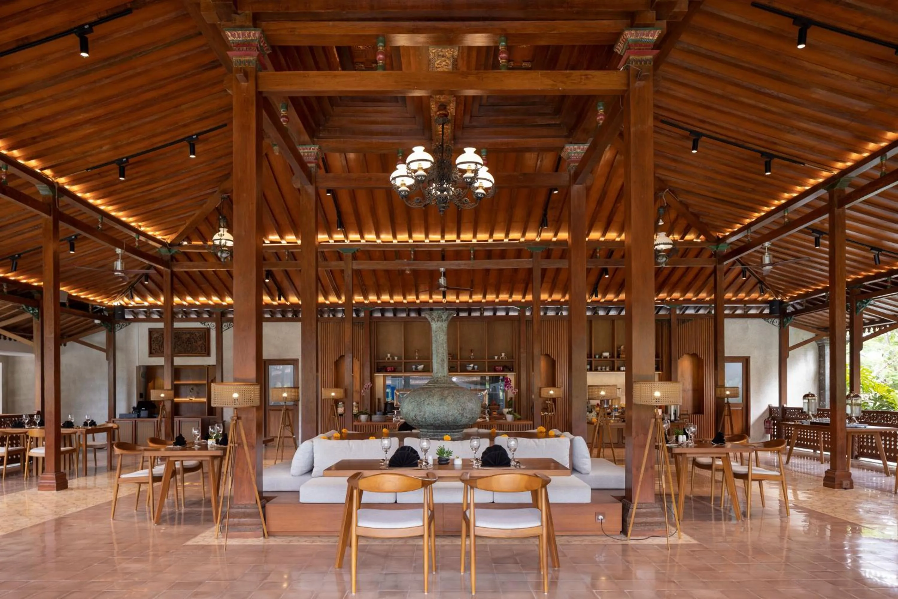 Restaurant/places to eat in Anumana De Suite