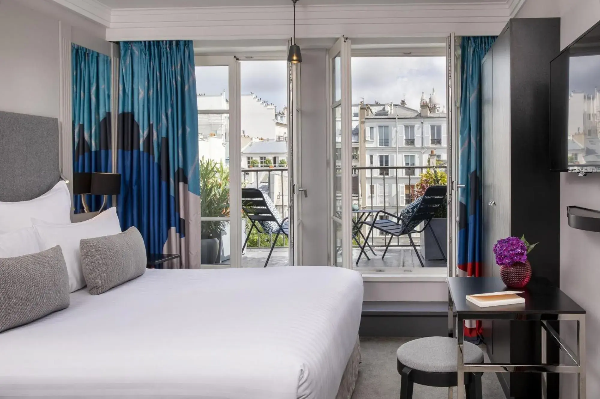 Deluxe Room with Terrace and SPA Access in Les Matins de Paris & Spa Deluxe Room with Terrace and SPA Access in Les Matins de Paris & Spa