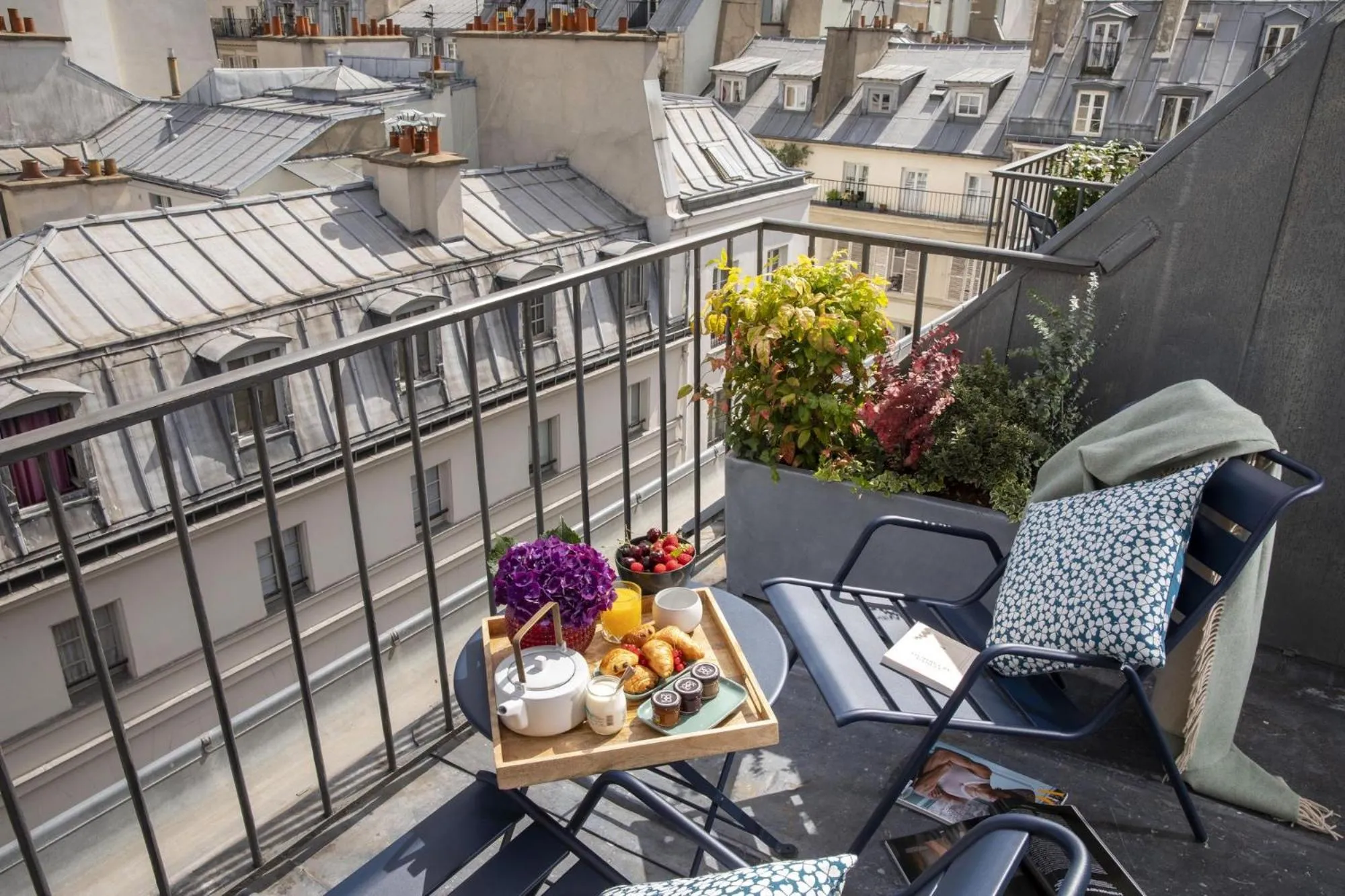 City view in Les Matins de Paris & Spa